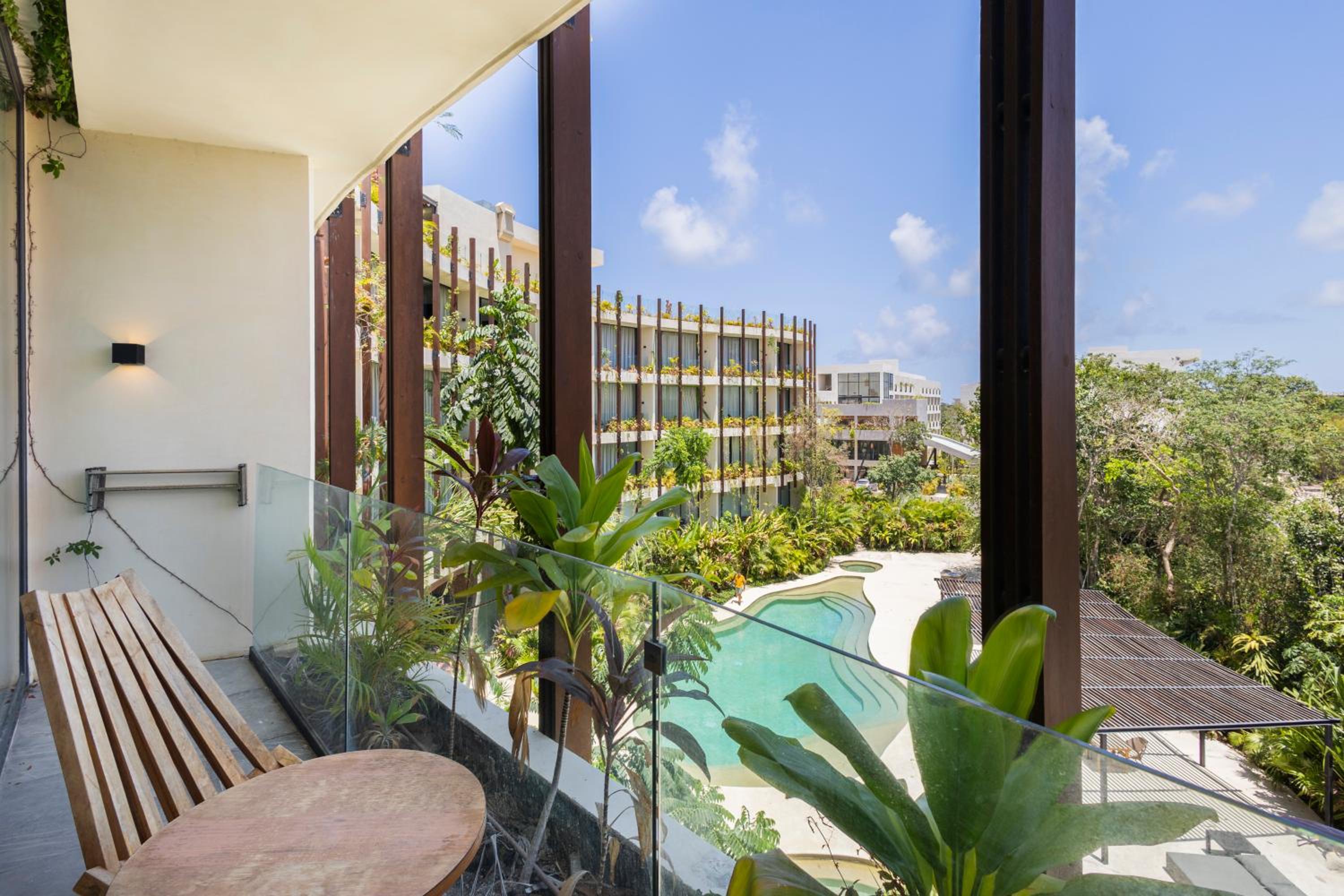 Mistiq Gardens