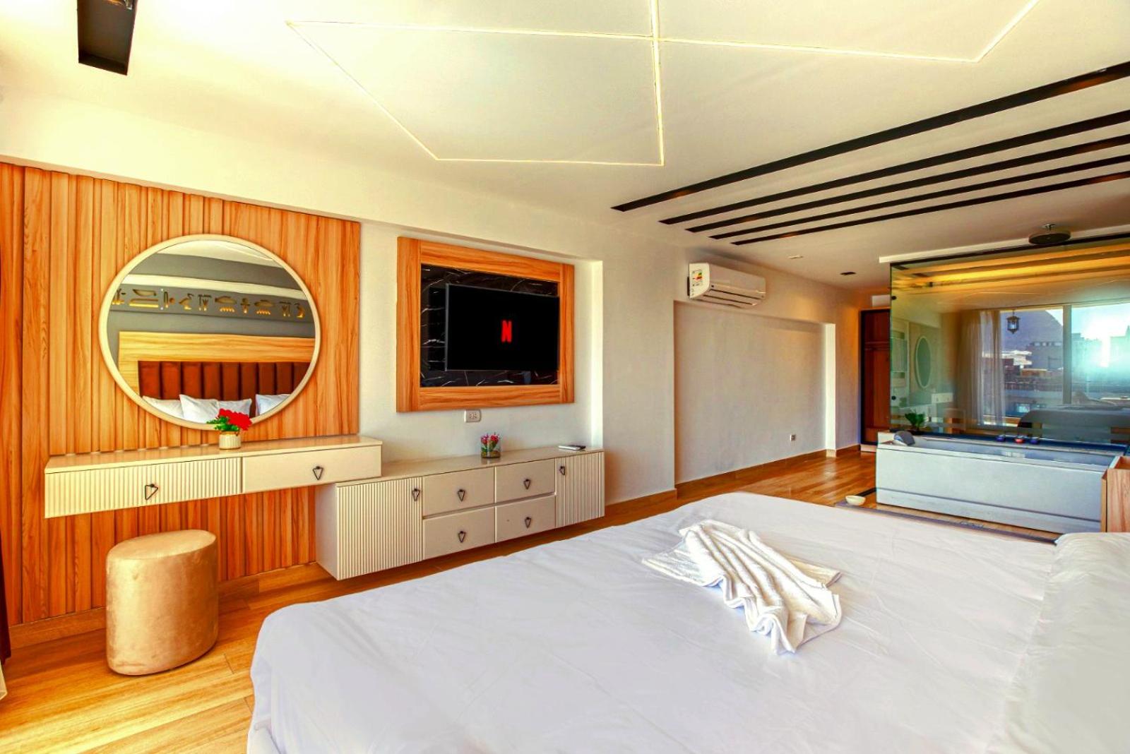 Diamond pyramids hotel
