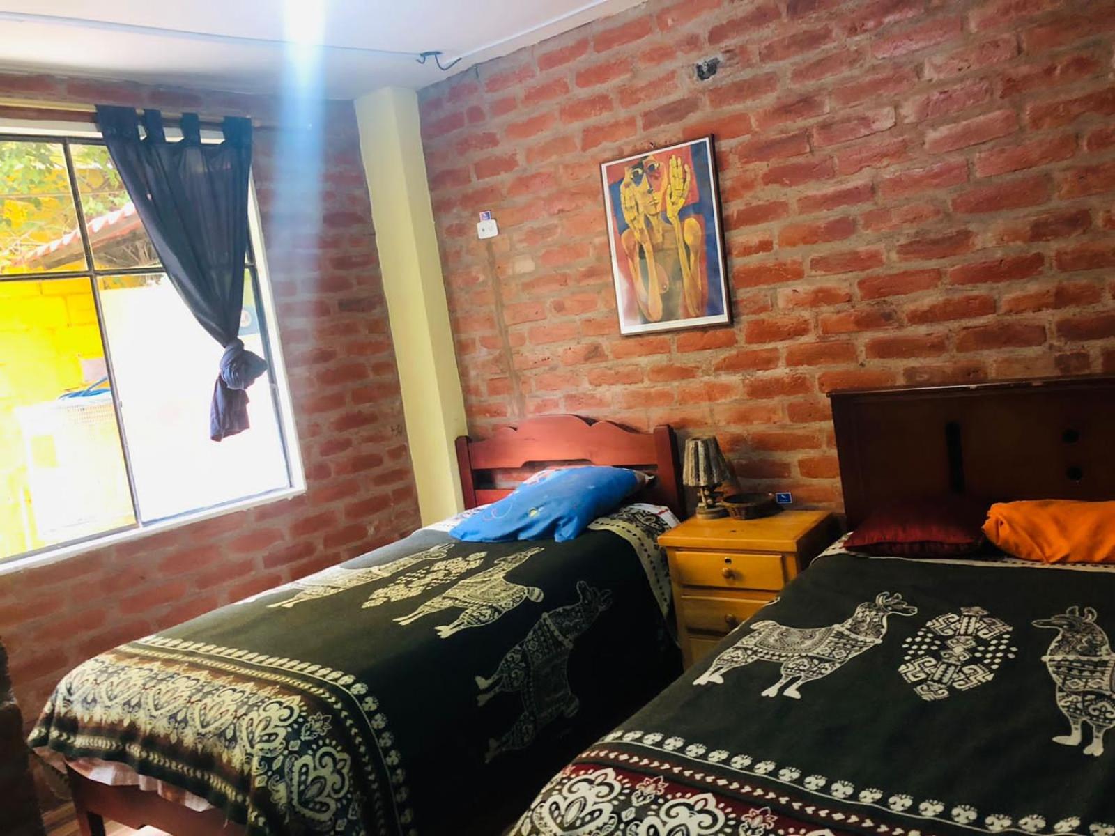 Hostal La Casa Amarilla City