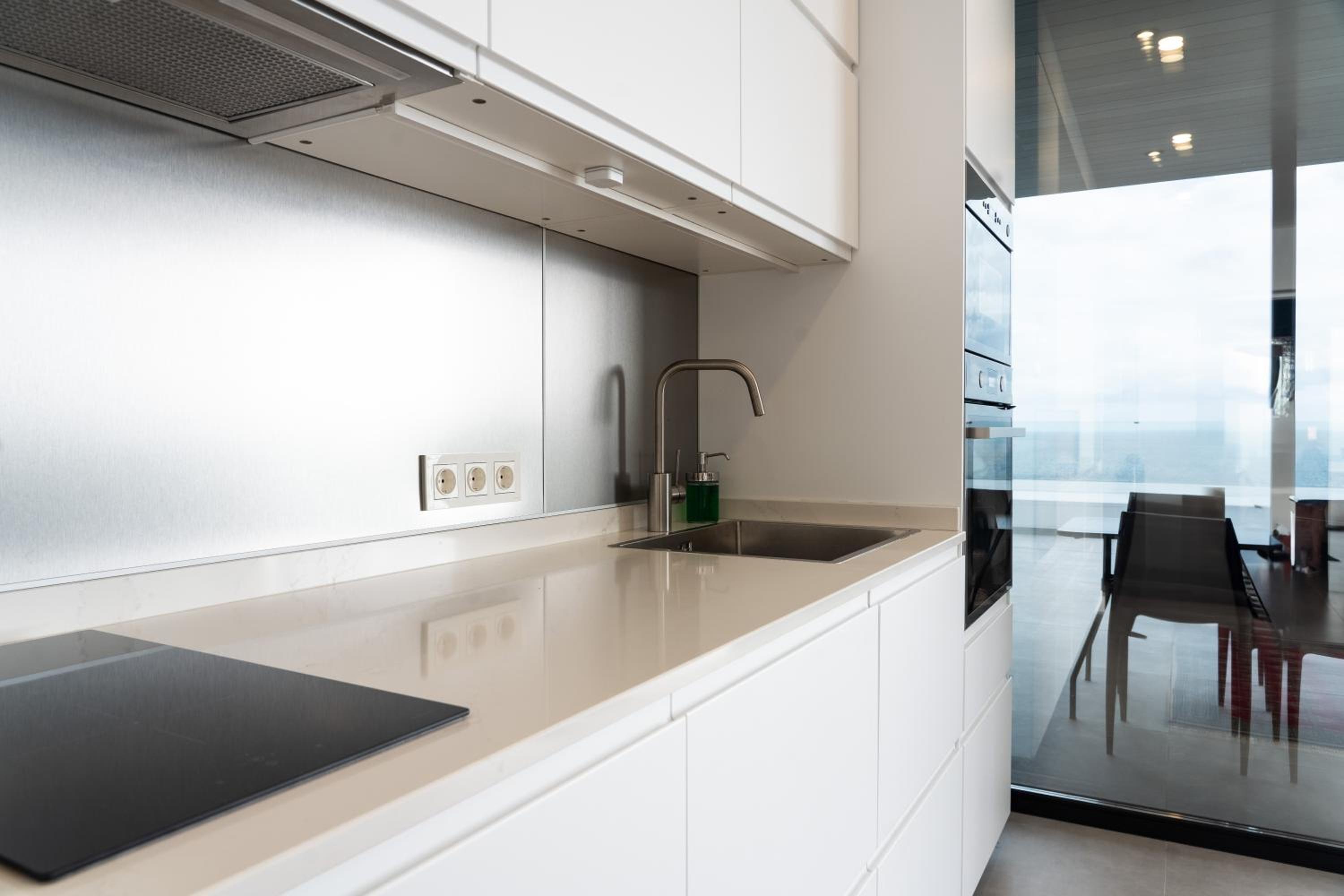 Luxury Penthouse Panoramic Ocean Views 2bedroom Apartment with Jacuzzi
