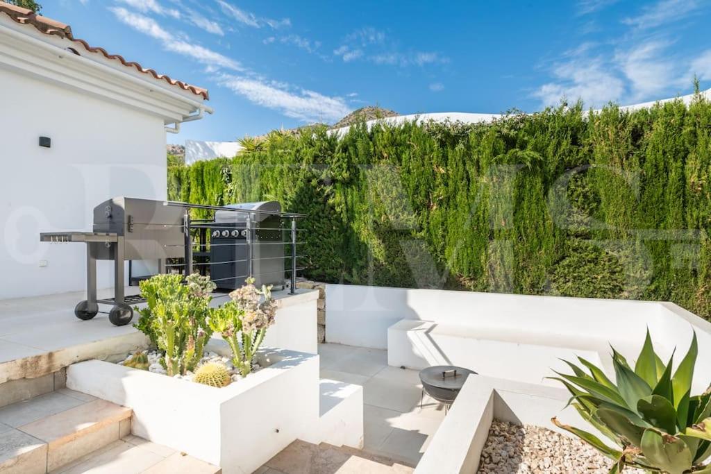 Exclusive poolside villa with cine & BBQ by REMS view 4