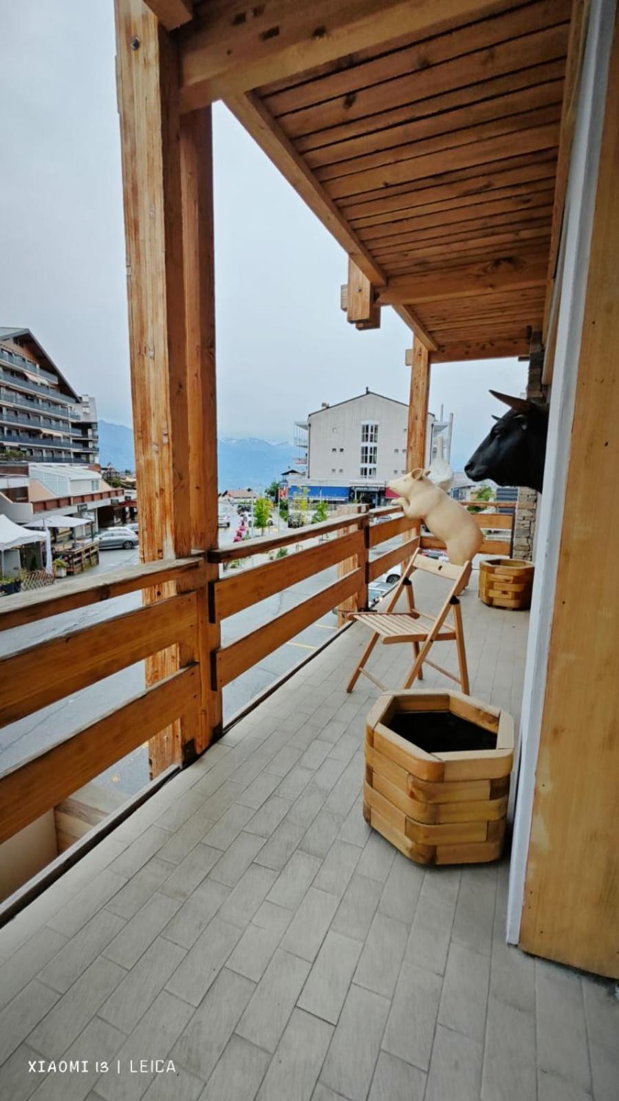 Mountain studio HN