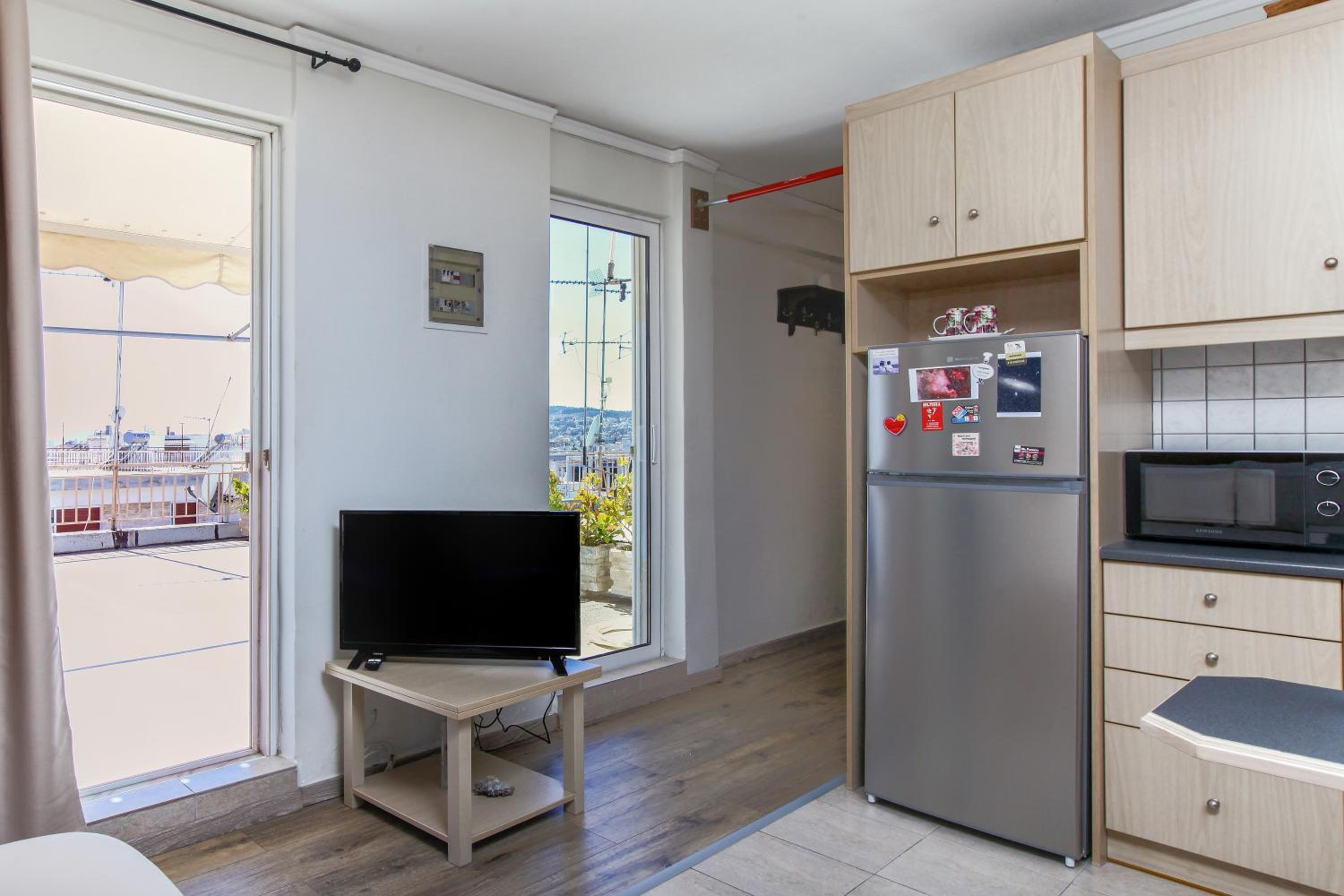 Loft condo next to metro station. Amazing view!