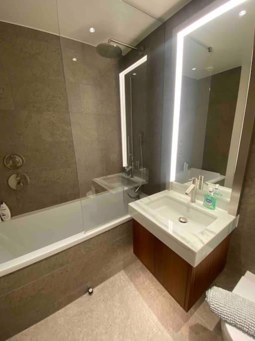Landmark Entire 2BD Flat Prime Zone1 River