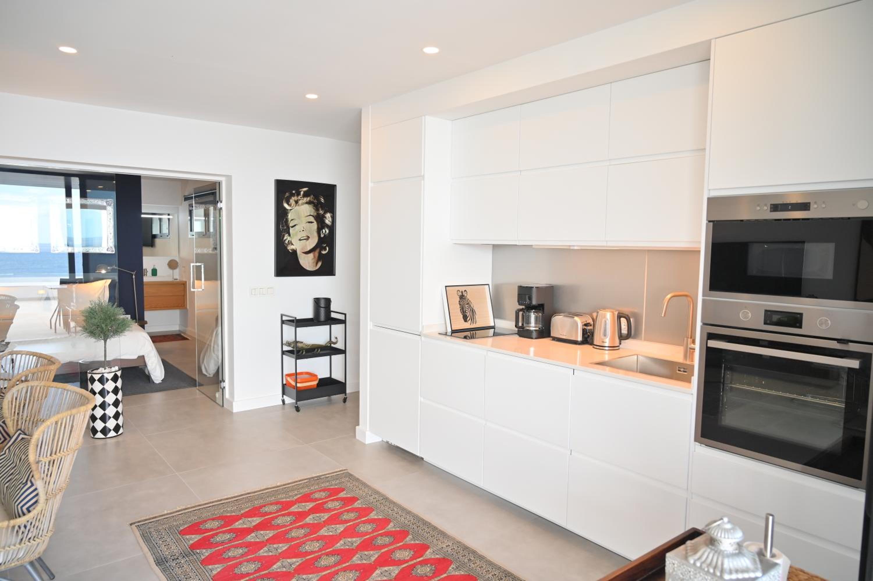 Luxury Penthouse Panoramic Ocean Views 2bedroom Apartment with Jacuzzi
