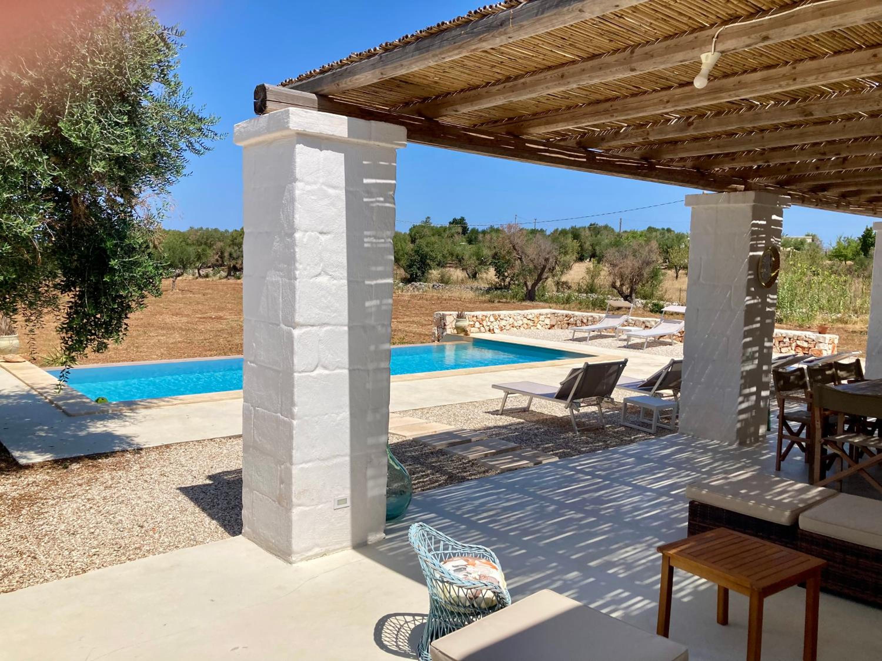 Villa Pupetta Ostuni 4 bedrooms 4 bathrooms - swimming pool view 2