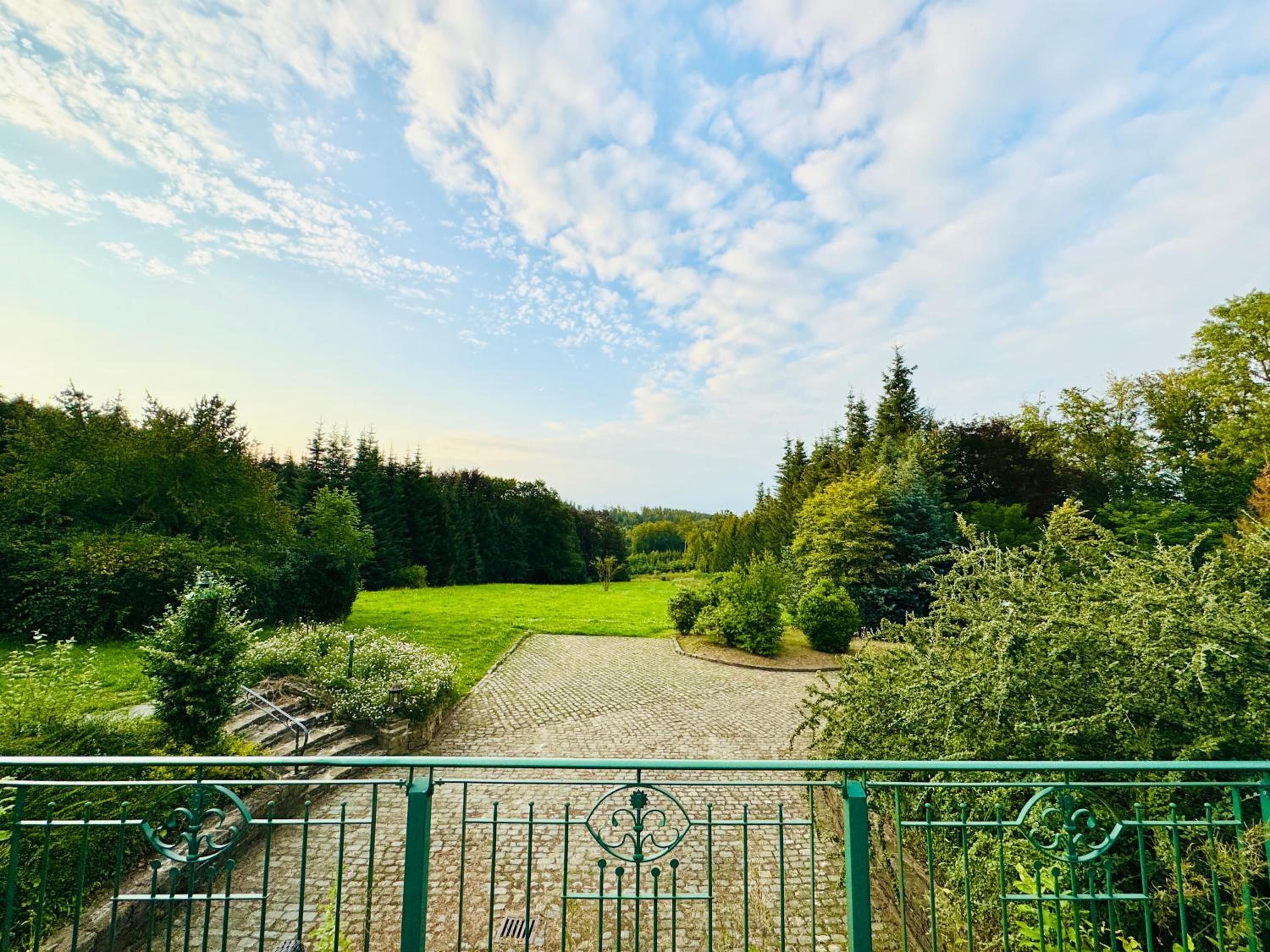 Ferienhaus Villa EMG Osnabrück Bielefeld in Preussisch-Oldendorf, Alleinlage, eigene Wald und See, Jacuzzi, Sauna für Familien Gruppen bis 20 Personen