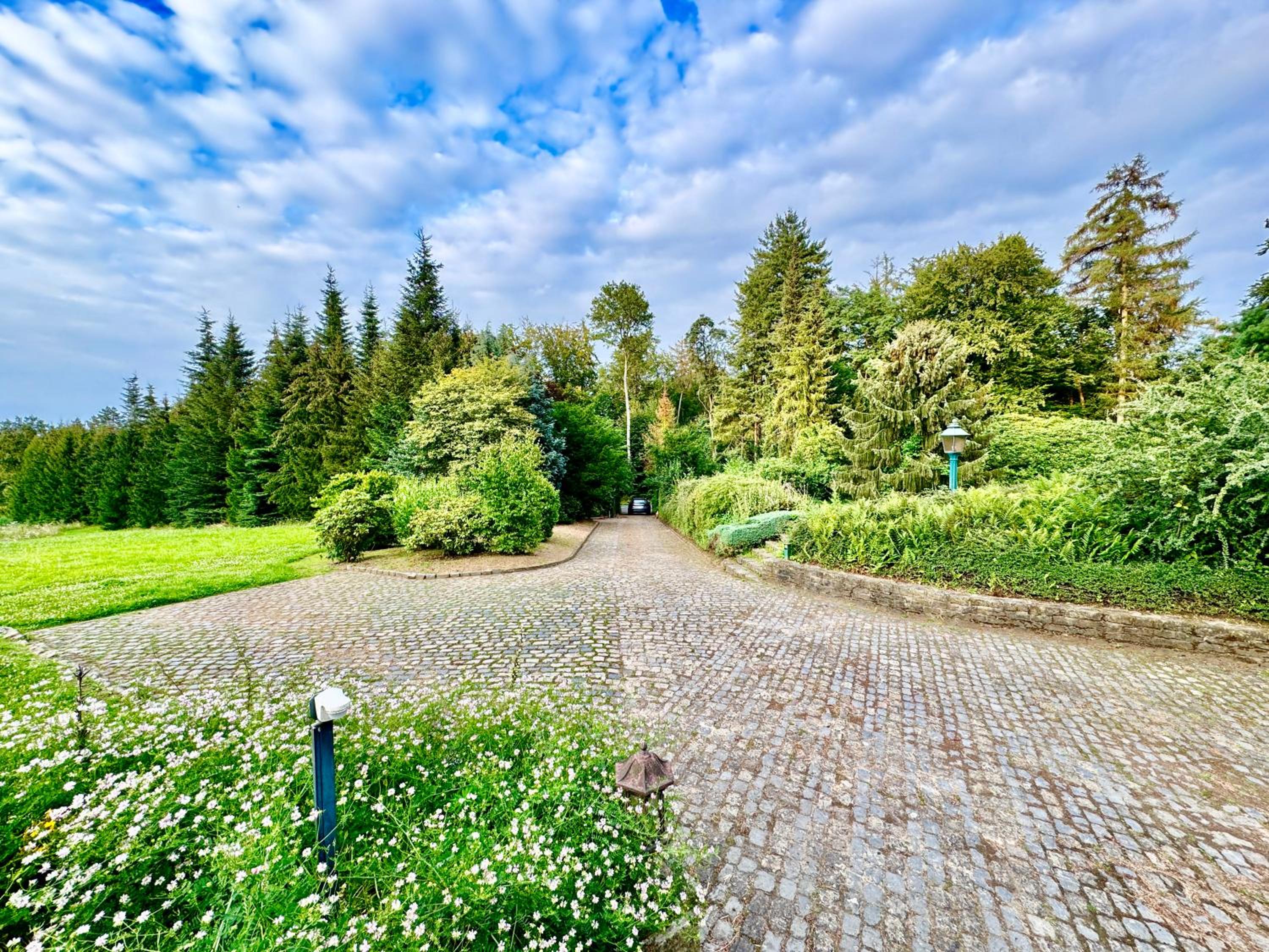 Ferienhaus Villa EMG Osnabrück Bielefeld in Preussisch-Oldendorf, Alleinlage, eigene Wald und See, Jacuzzi, Sauna für Familien Gruppen bis 20 Personen