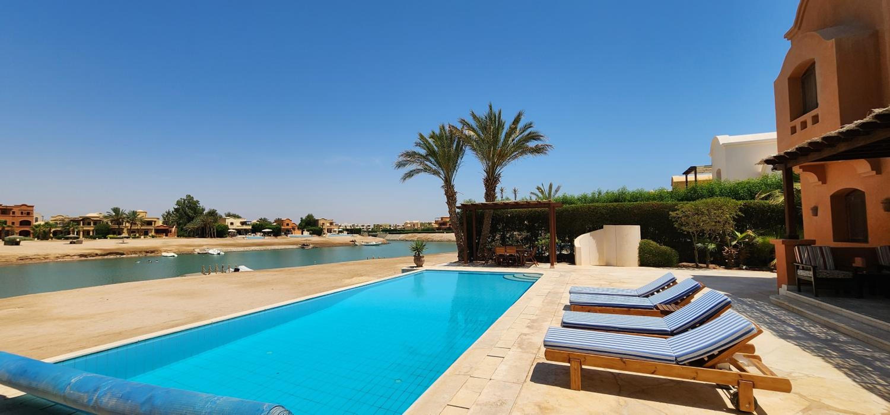 Nayah Stays, Lagoons beach, Paradise 3 ensuite with private pool view 4