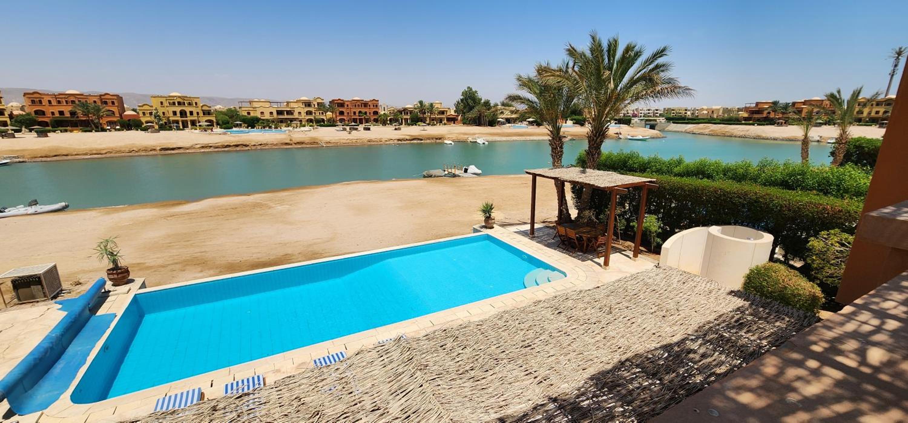 Nayah Stays, Lagoons beach, Paradise 3 ensuite with private pool view 2