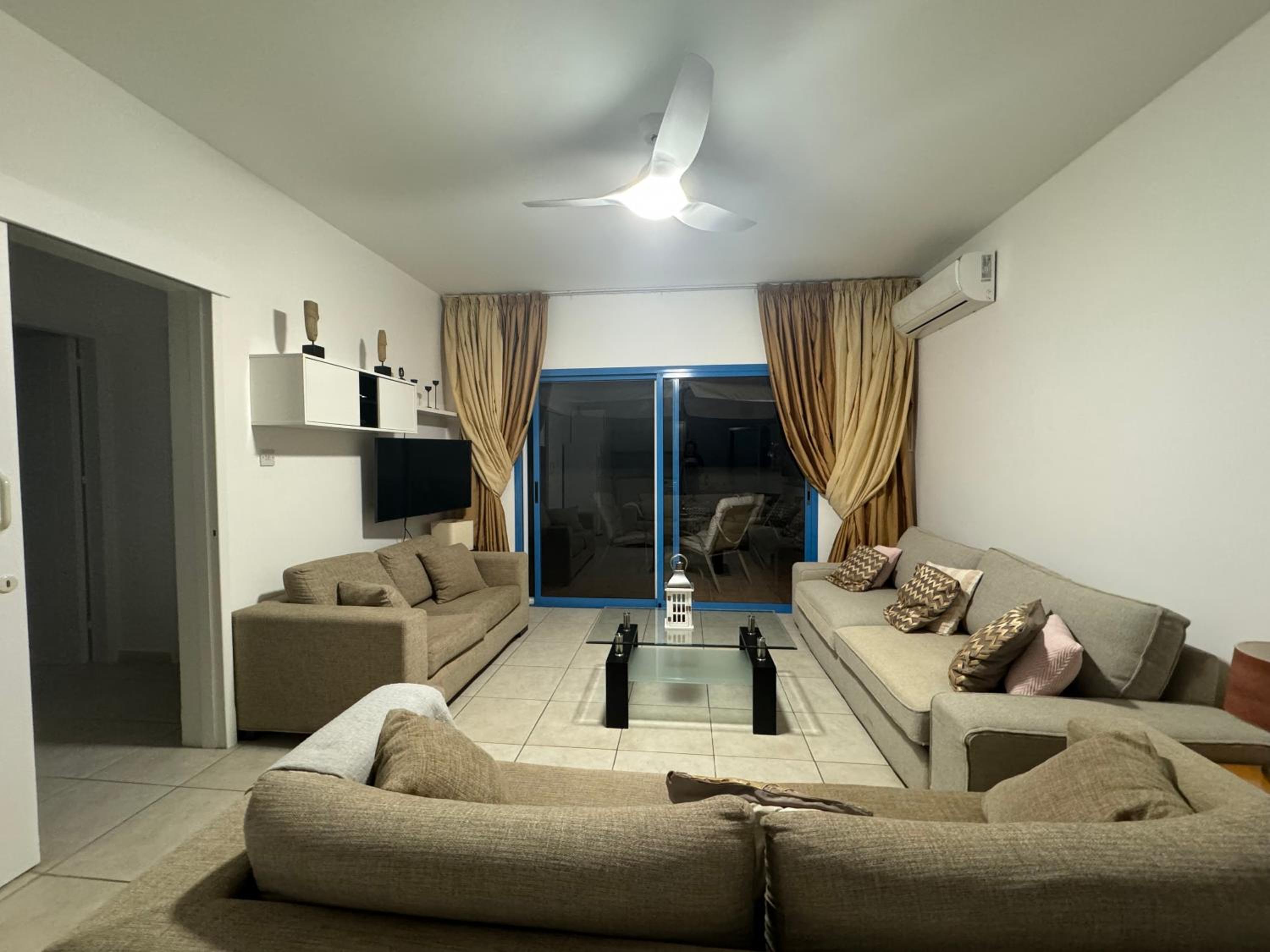 Cozy 2-bd ap near the sea!