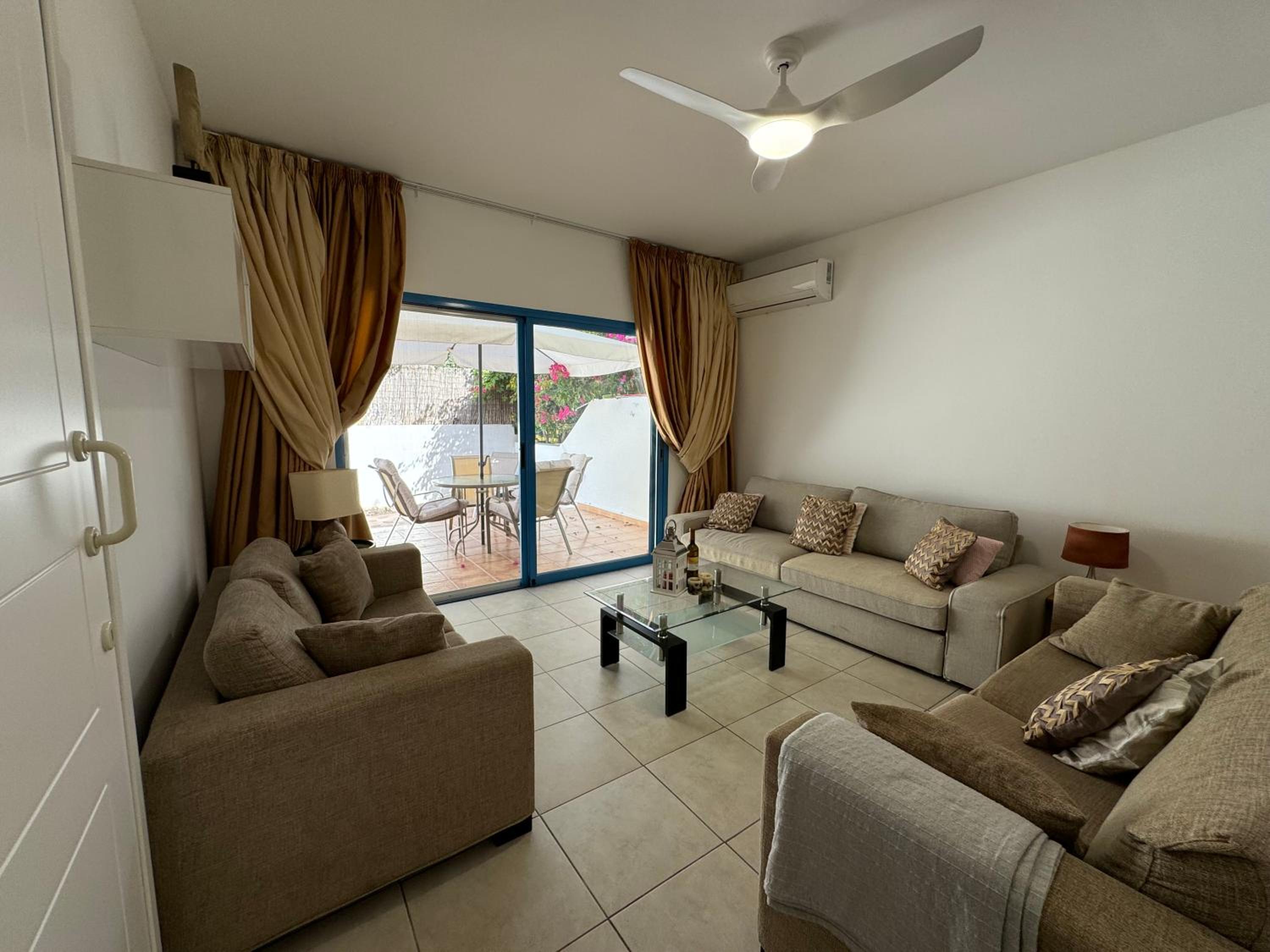 Cozy 2-bd ap near the sea!