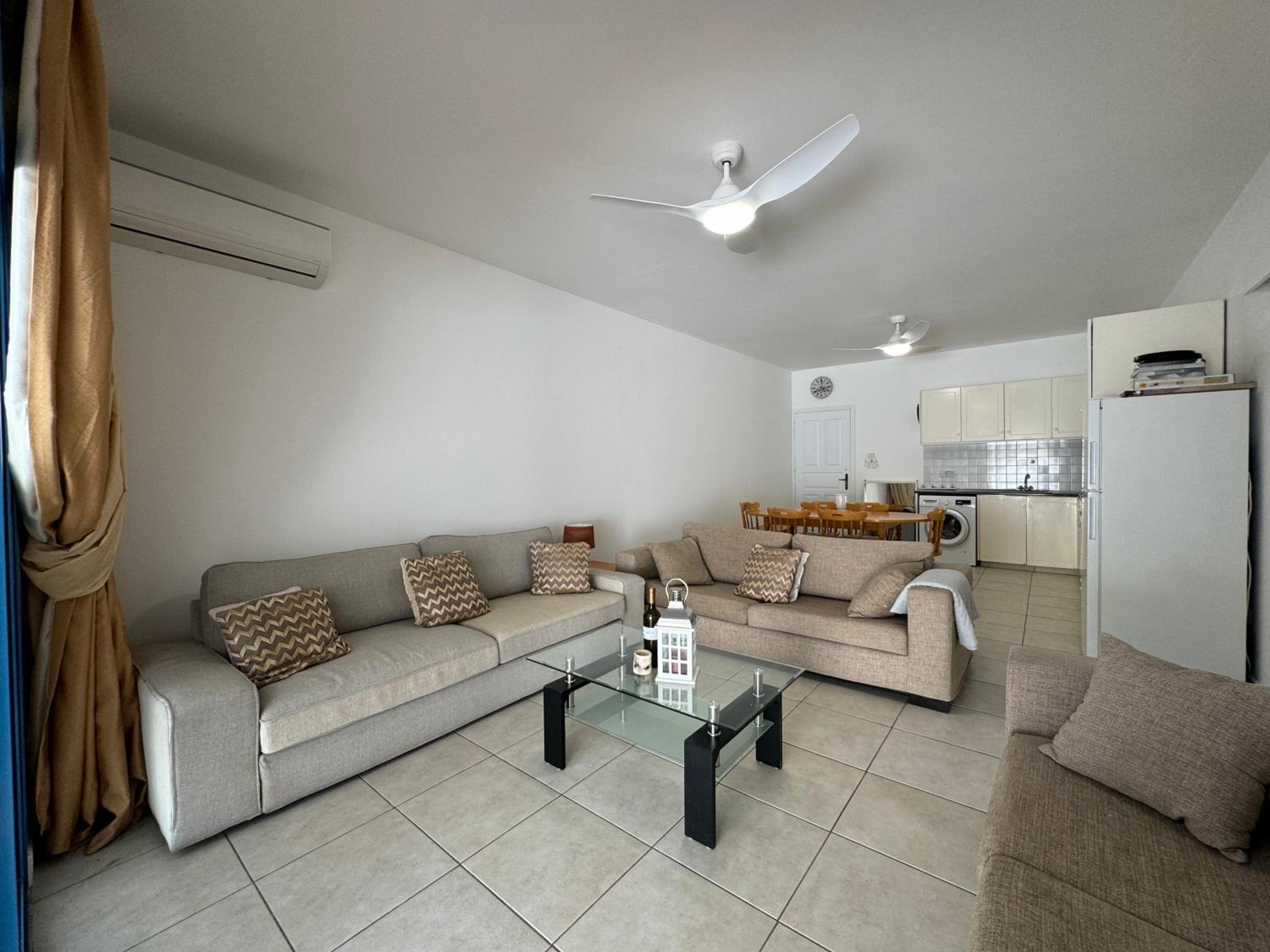 Cozy 2-bd ap near the sea!
