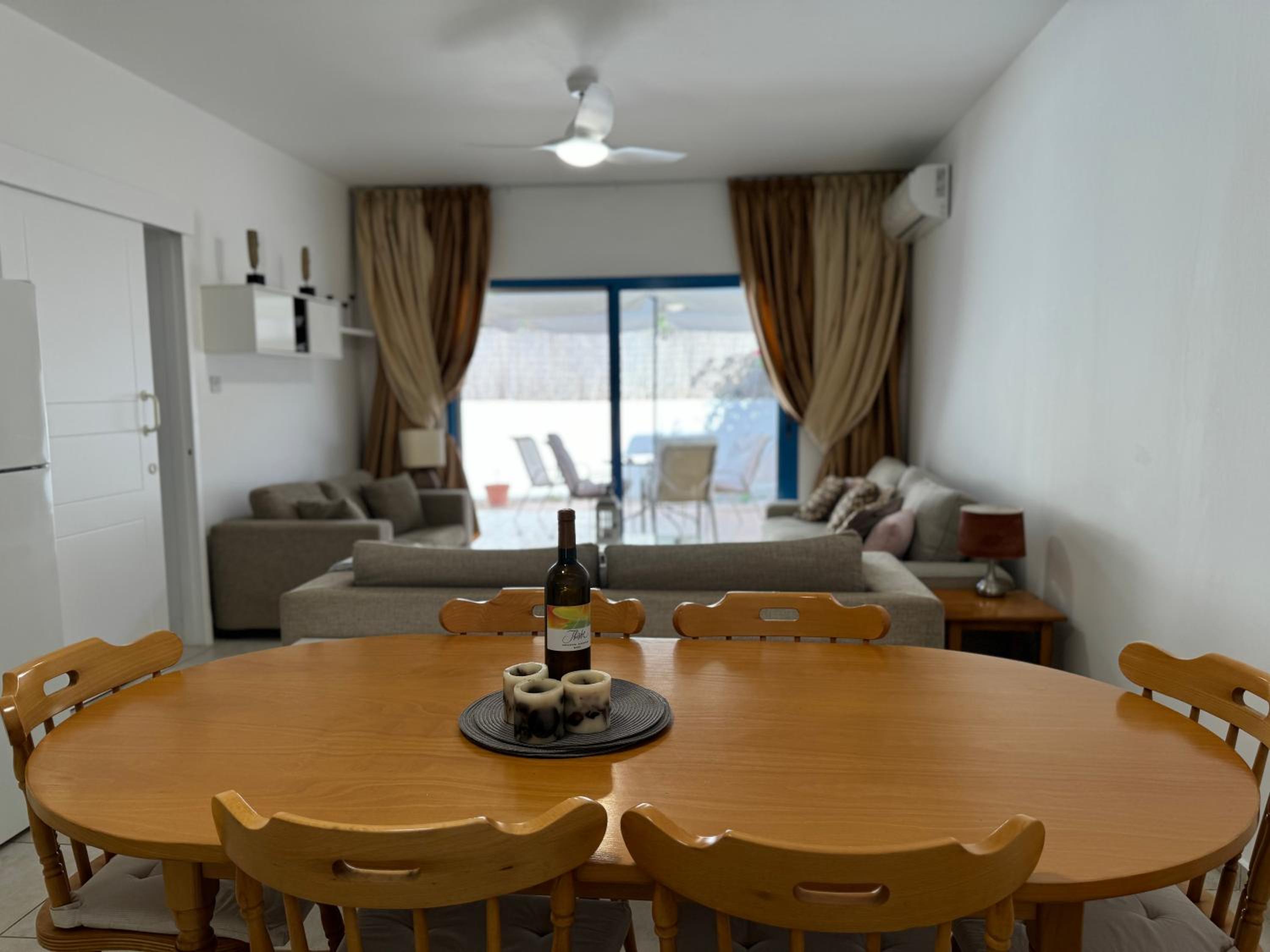 Cozy 2-bd ap near the sea!