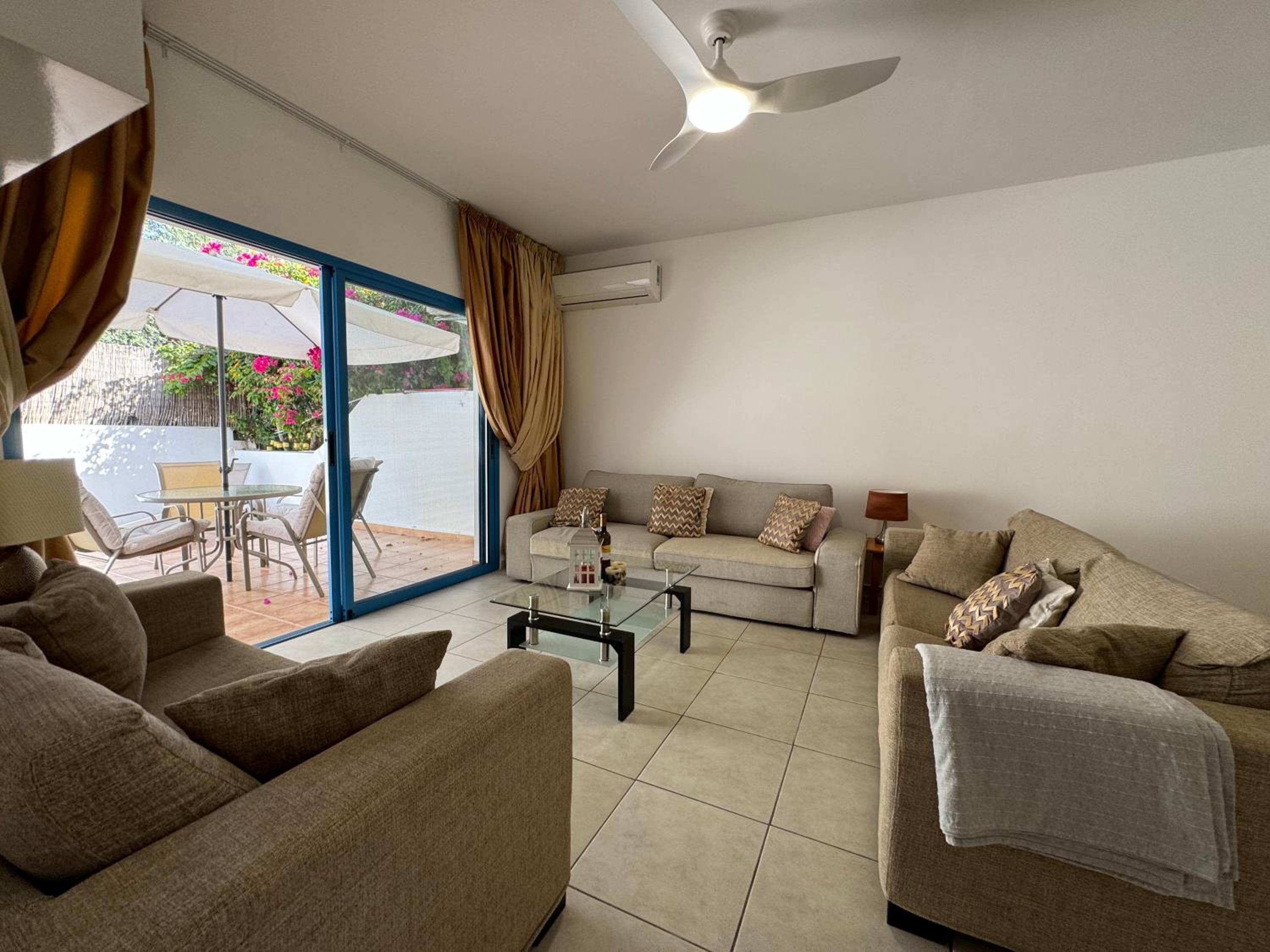 Cozy 2-bd ap near the sea!
