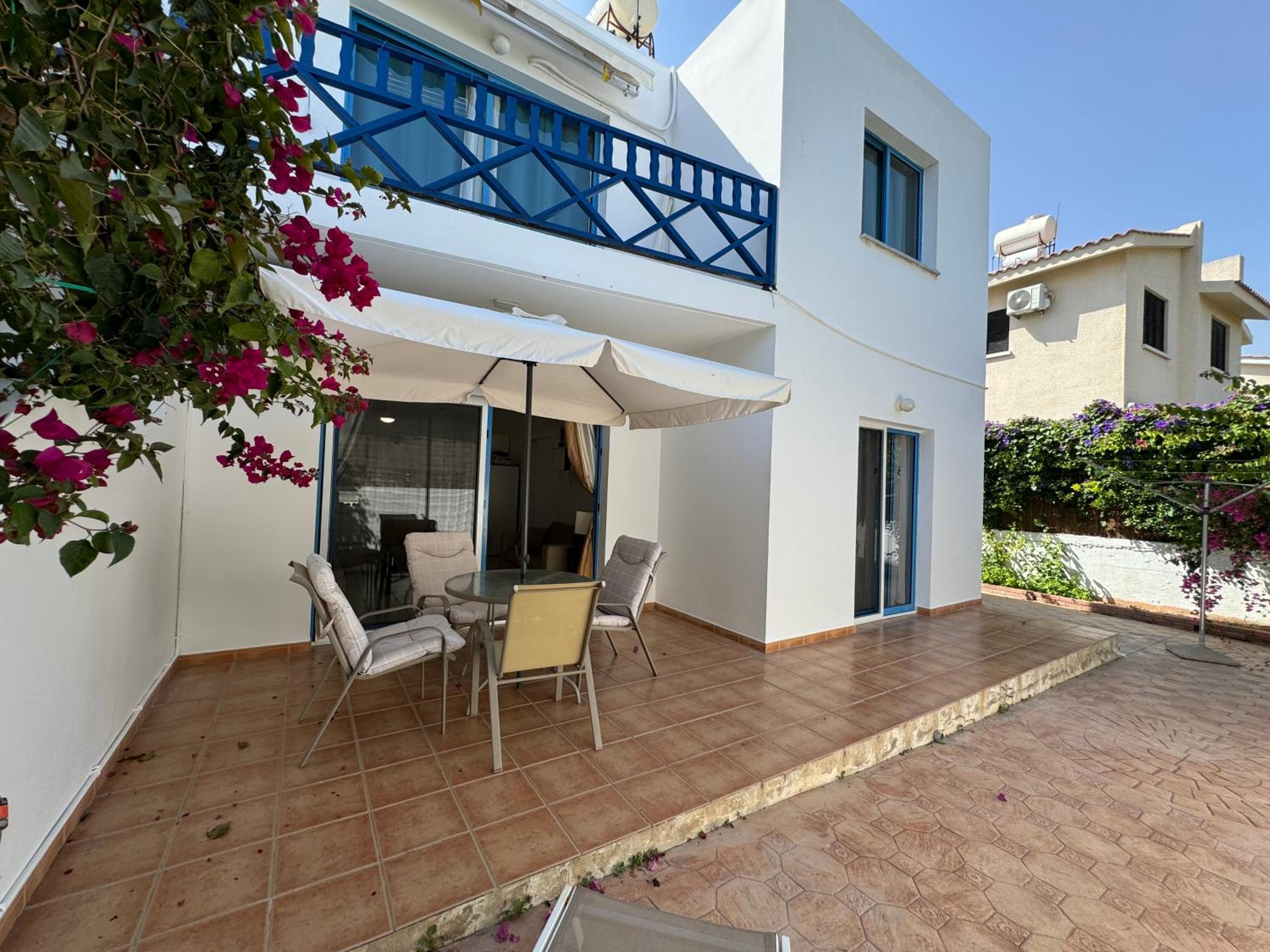 Cozy 2-bd ap near the sea!
