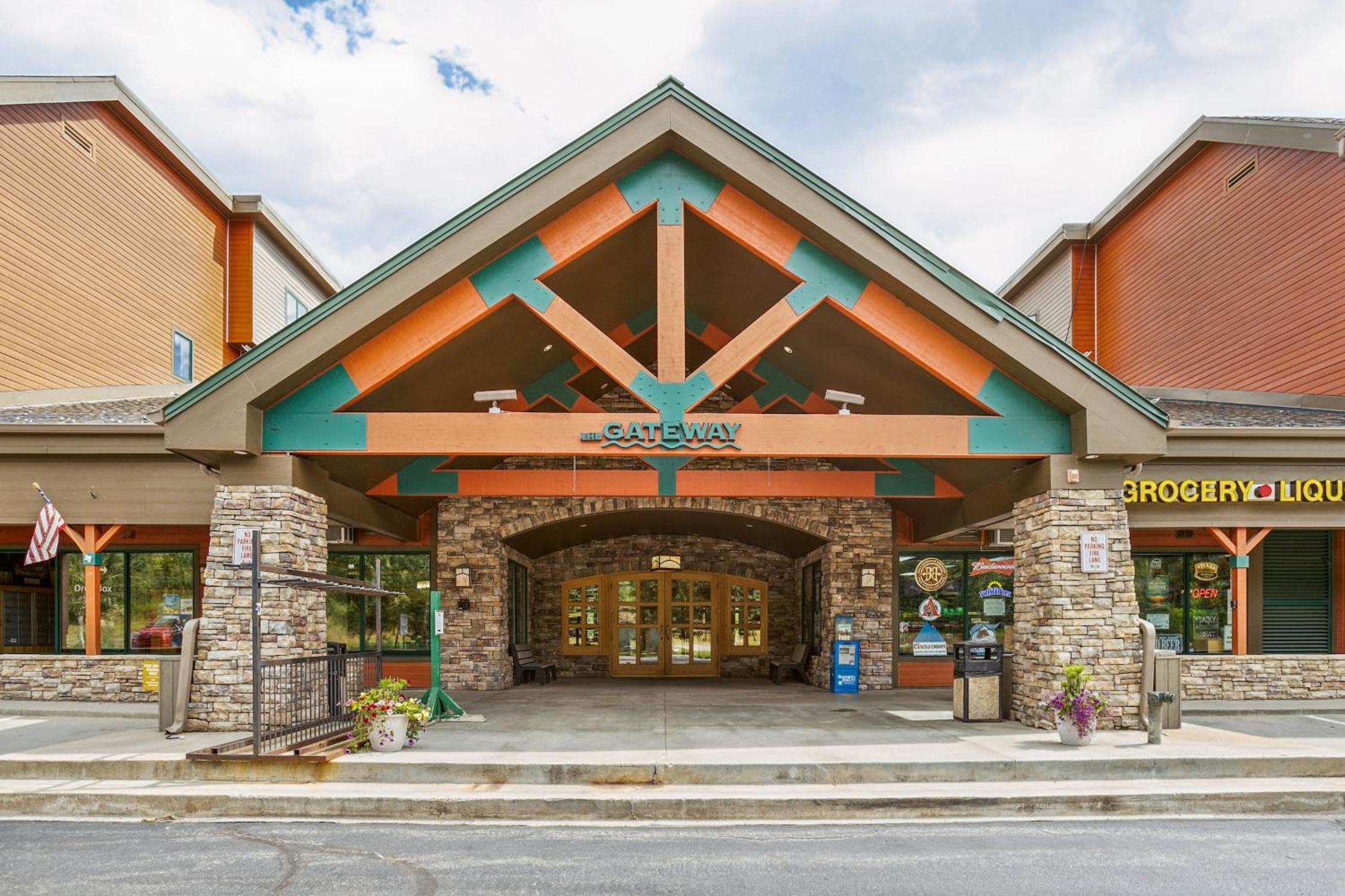Cozy Ski-In Ski-Out Condo with Heated Pool view 3