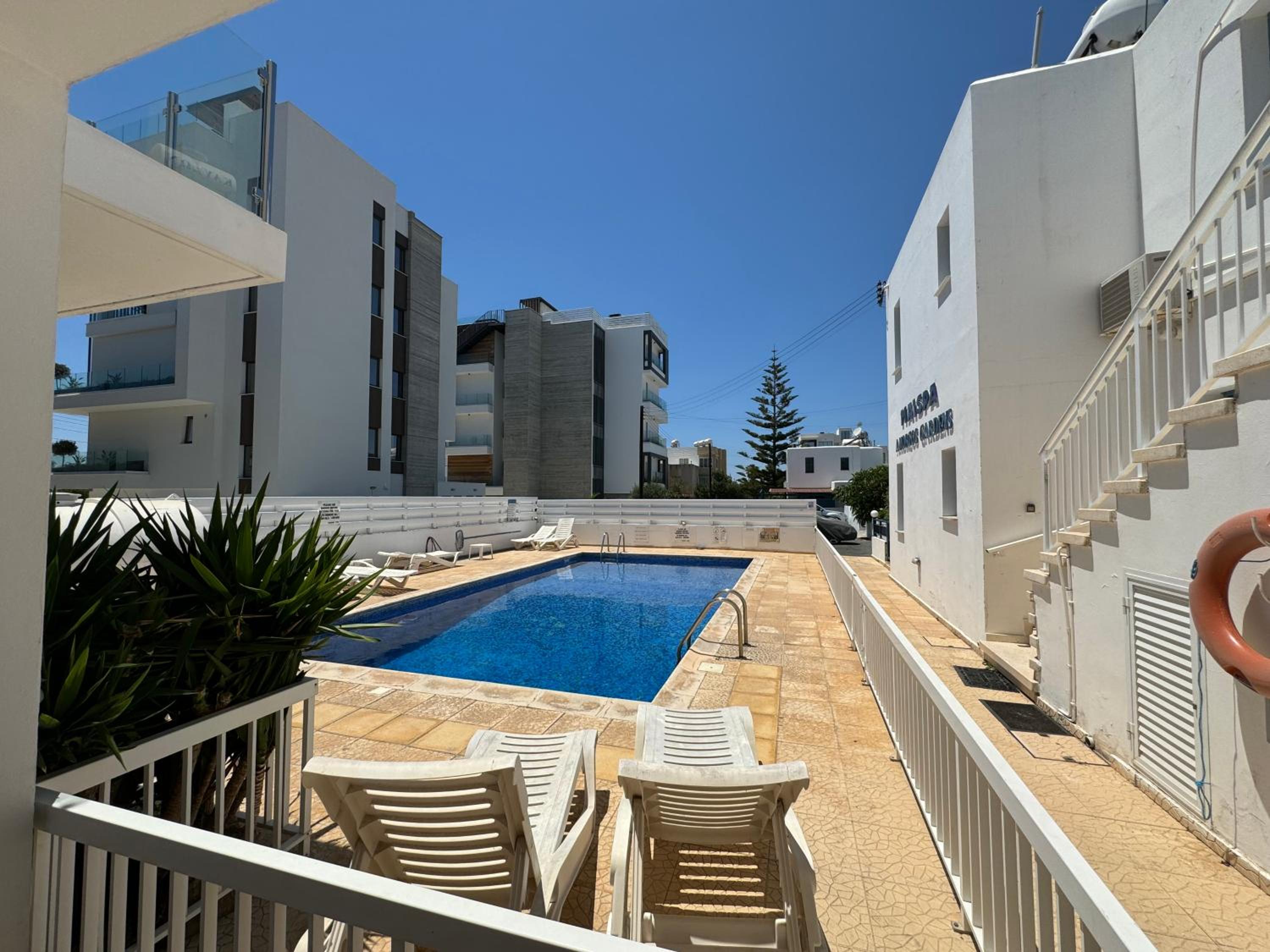 Cozy 2-bd ap near the sea!