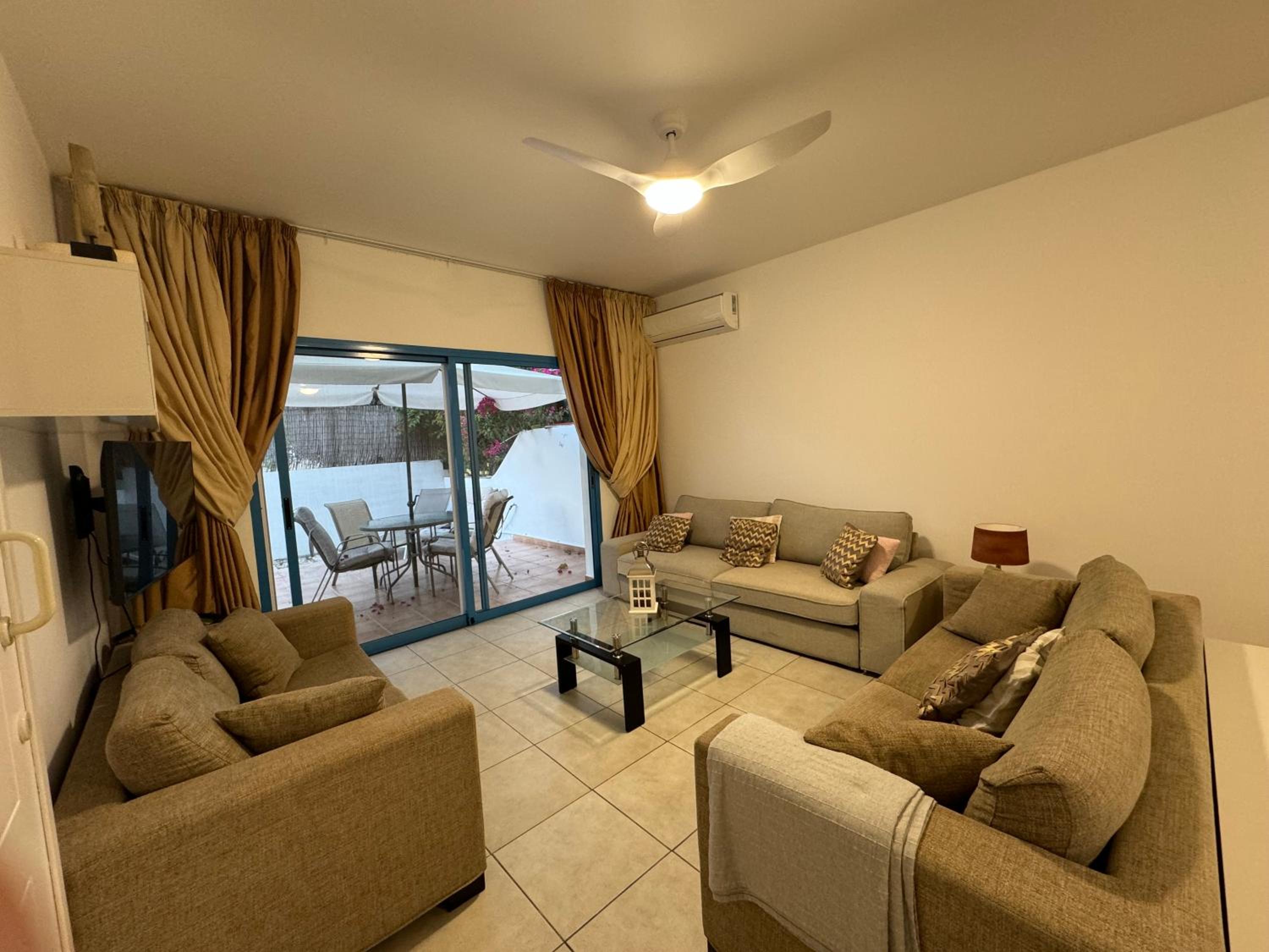 Cozy 2-bd ap near the sea!
