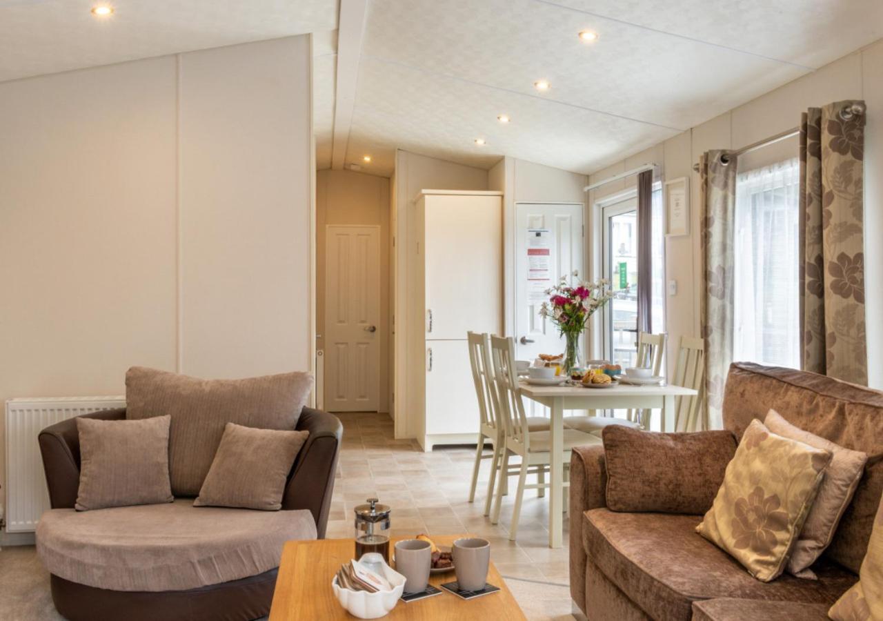 Oak Lodge - New Quay view 3