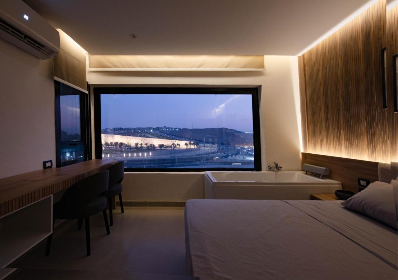 Jacuzzi Paradise Pyramids Panoramic View 502