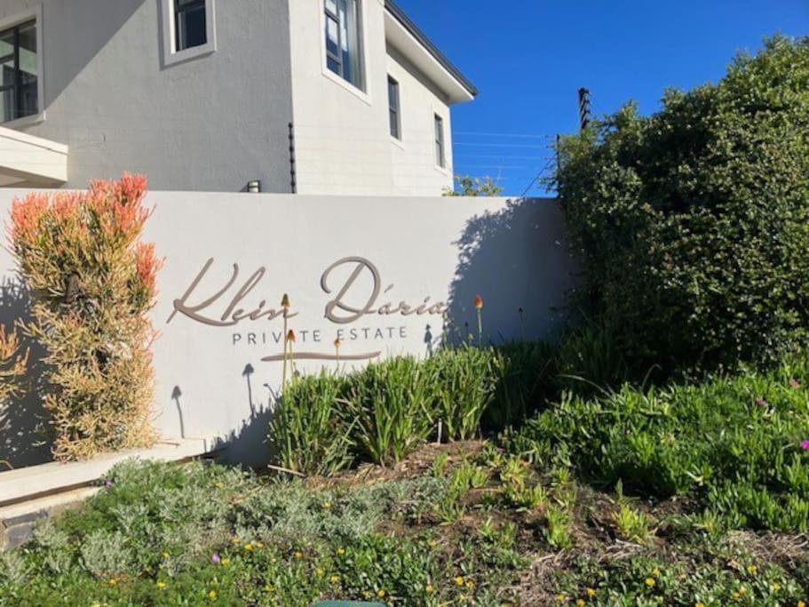 Songbird D'Aria Cape Town luxury house on Wine Estate view 2