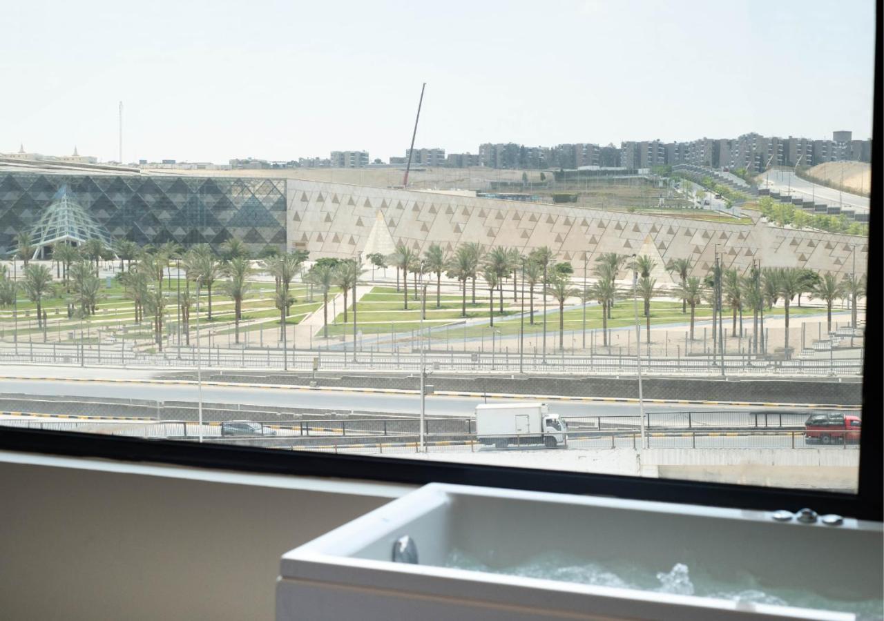 Jacuzzi Paradise Pyramids Panoramic View 502