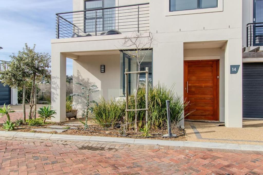 Songbird D'Aria Cape Town luxury house on Wine Estate view 5