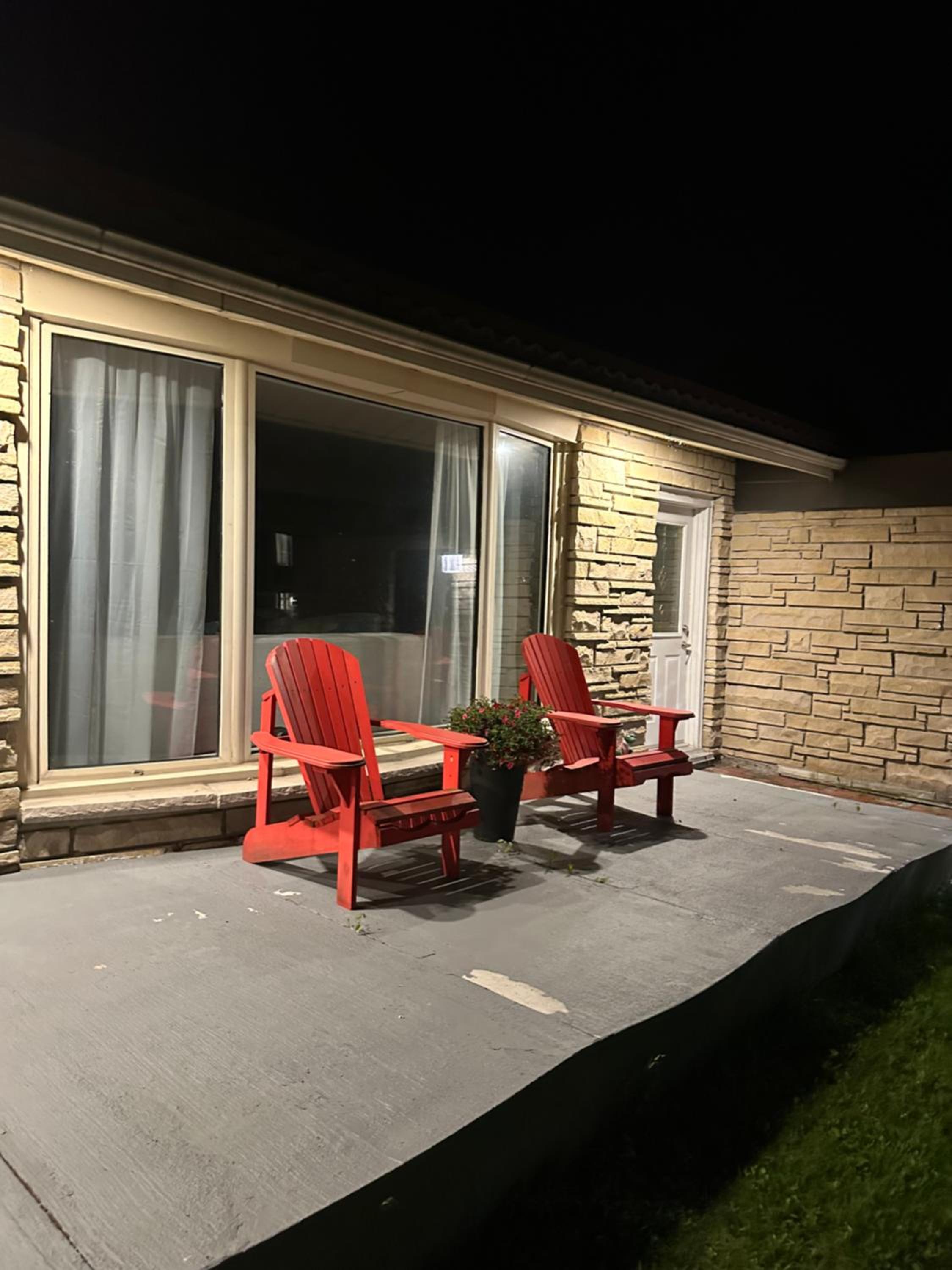 Belleville Vacations - Riverside Stylish 4Bedroom - Property Image 33