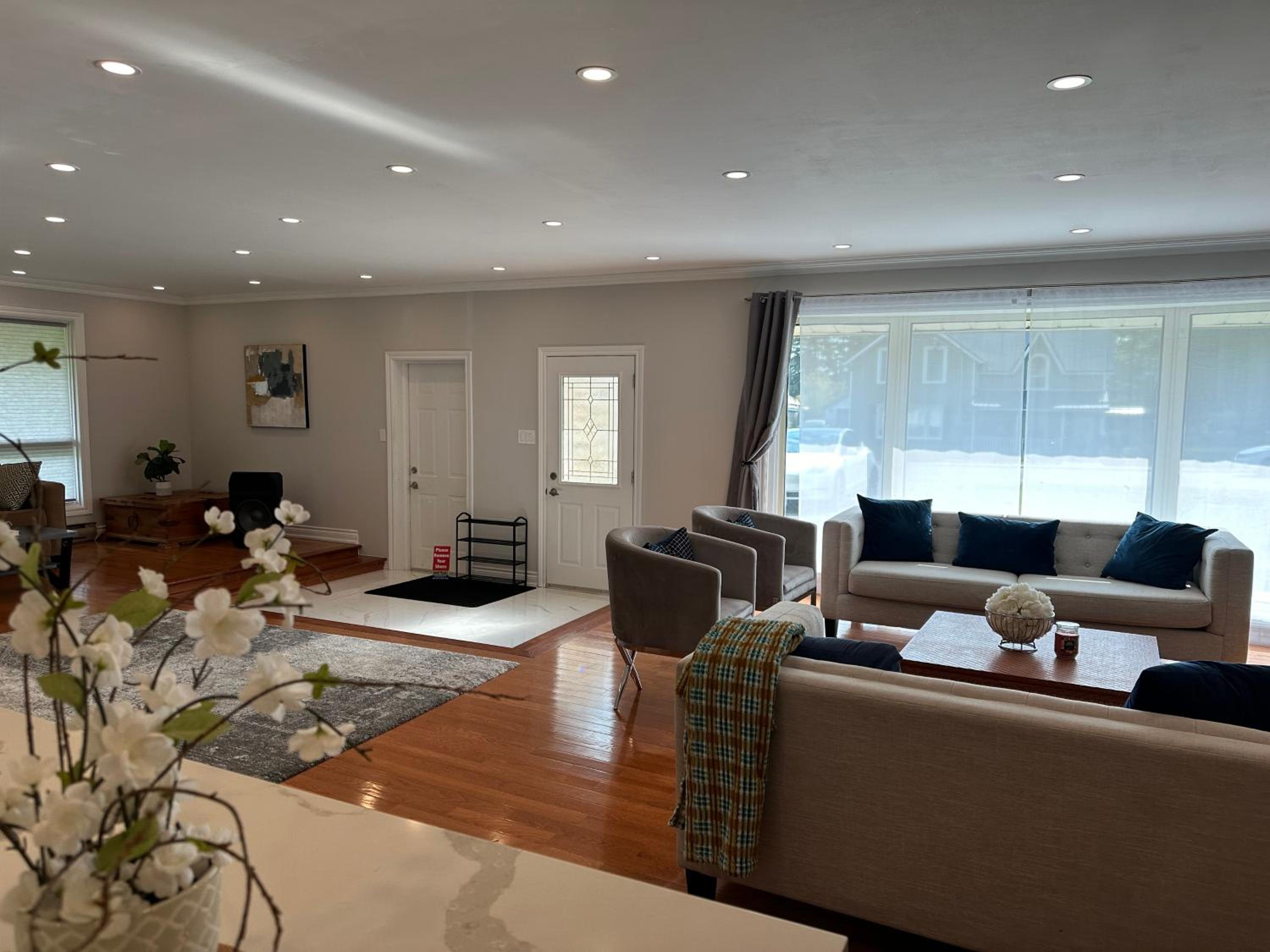 Belleville Vacations - Riverside Stylish 4Bedroom - Property Image 36