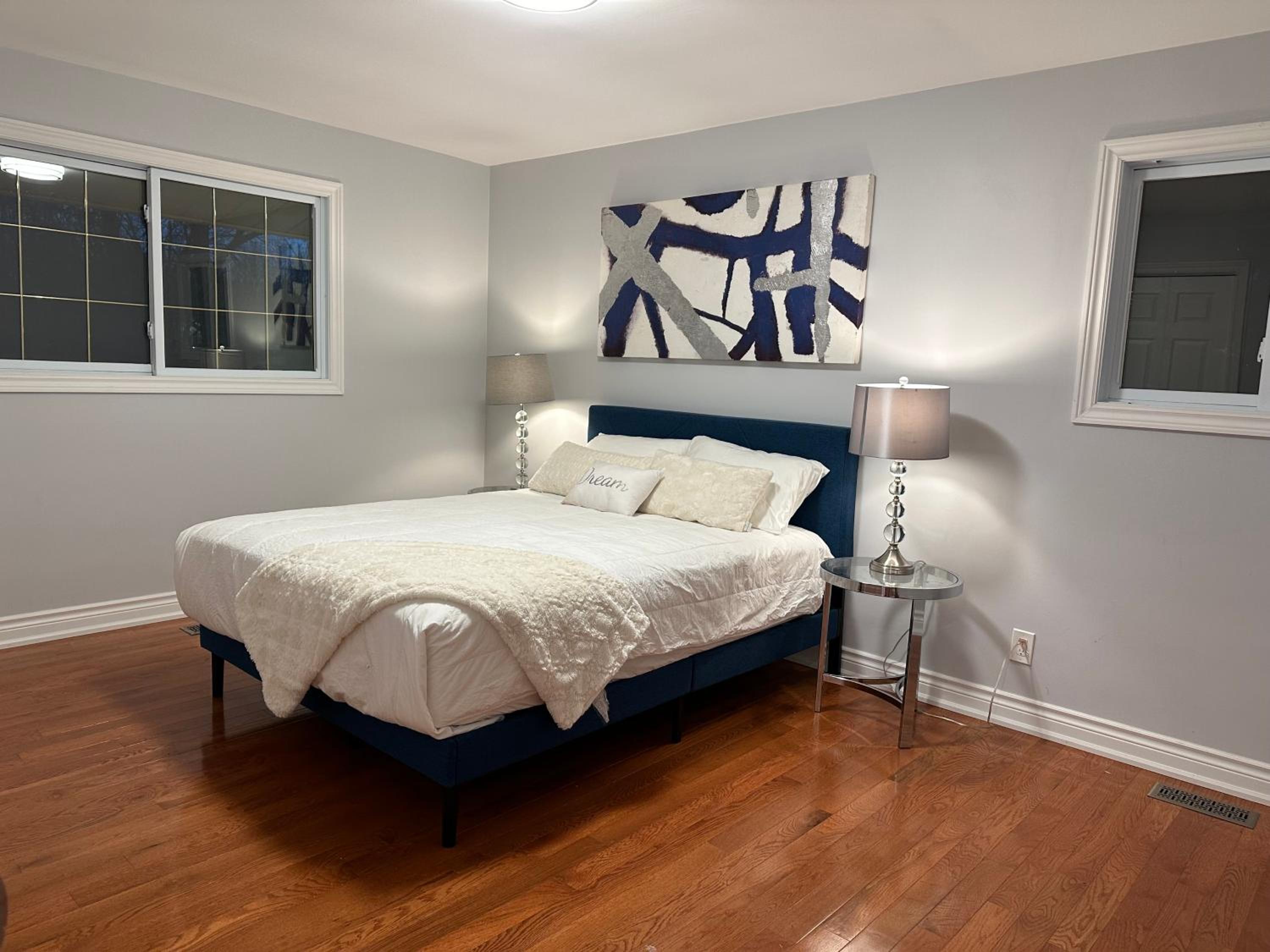 Belleville Vacations - Riverside Stylish 4Bedroom - Property Image 27