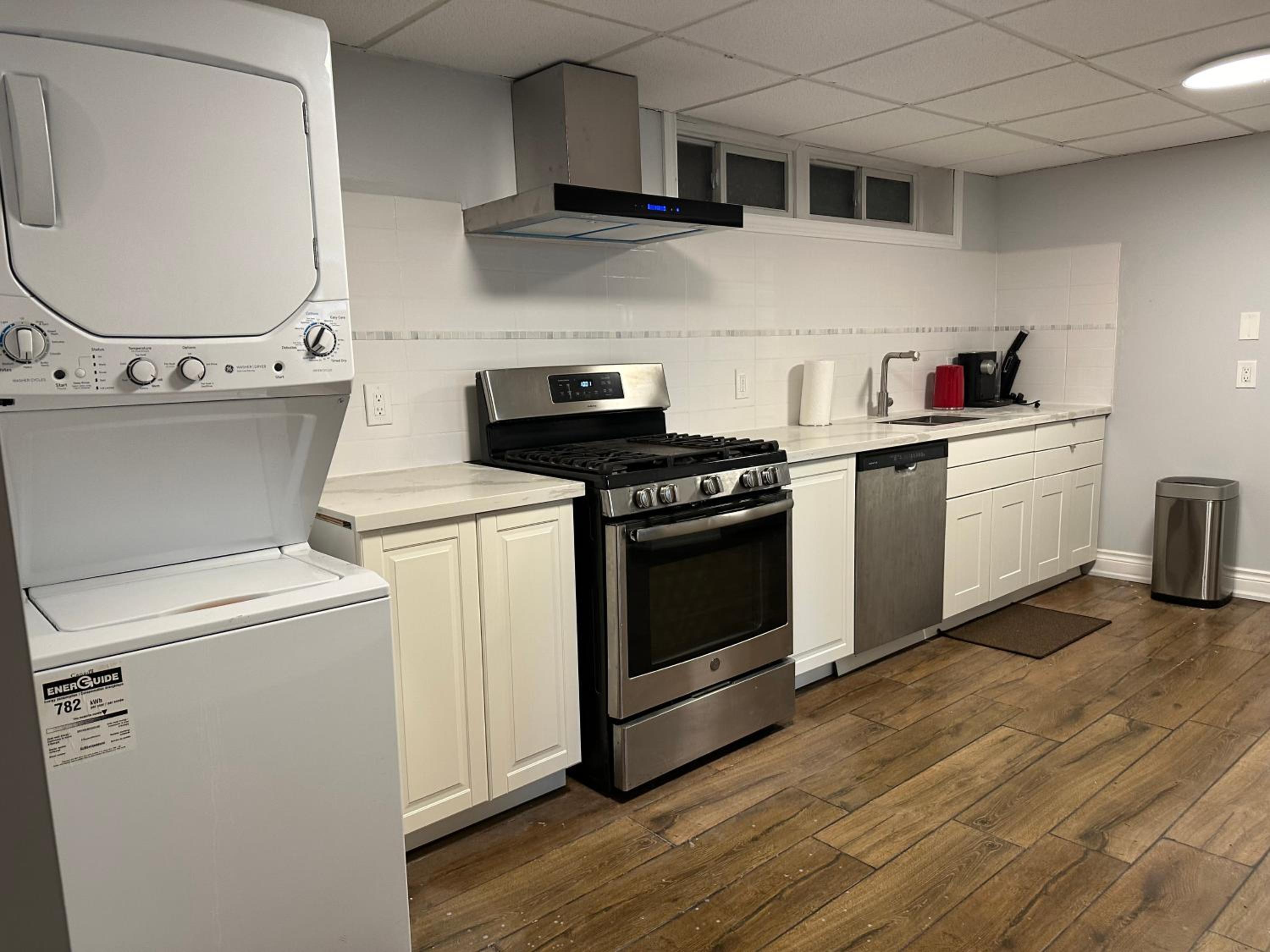 Belleville Vacations - Riverside Stylish 4Bedroom - Property Image 12