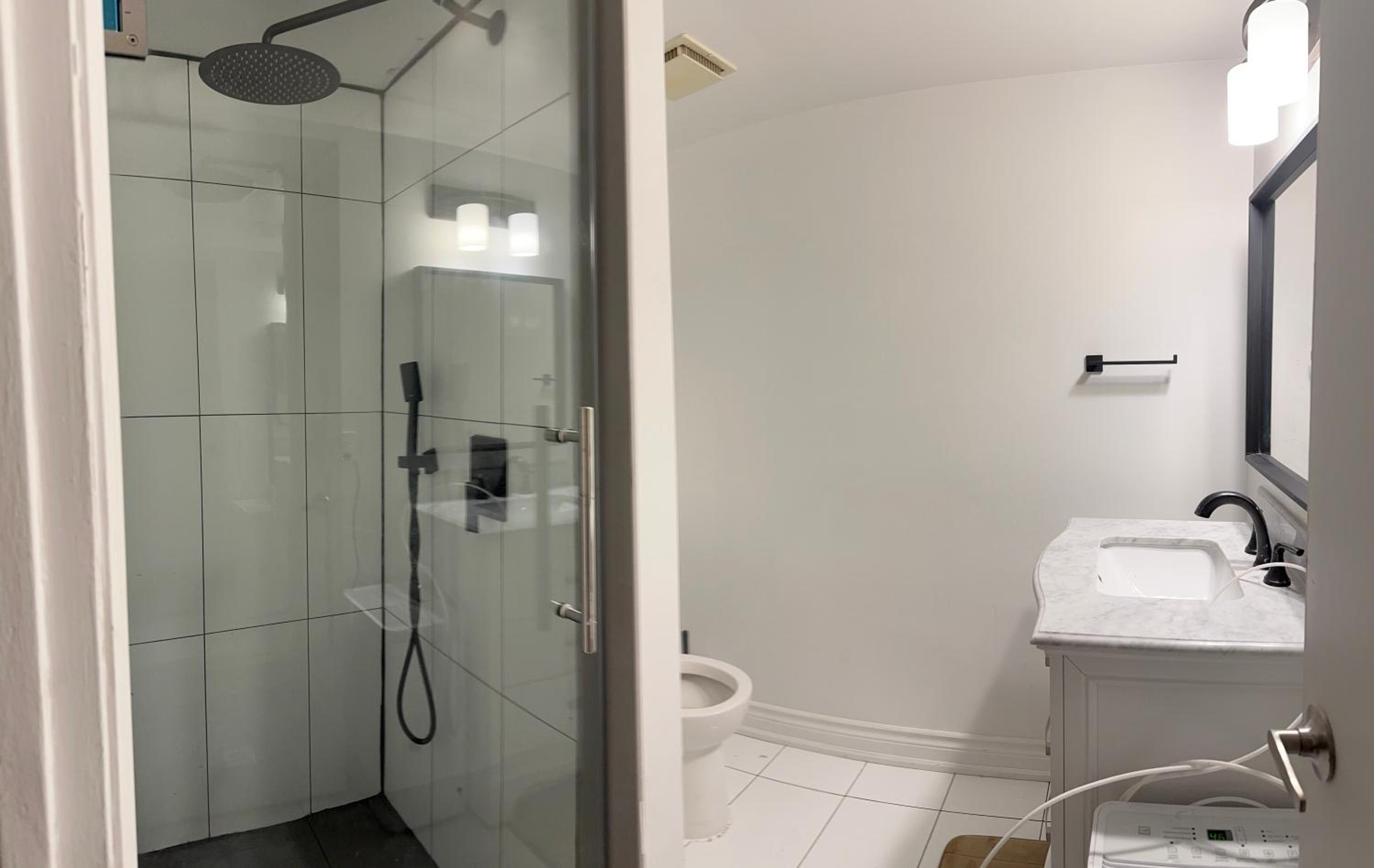 Belleville Vacations - Riverside Stylish 4Bedroom - Property Image 14