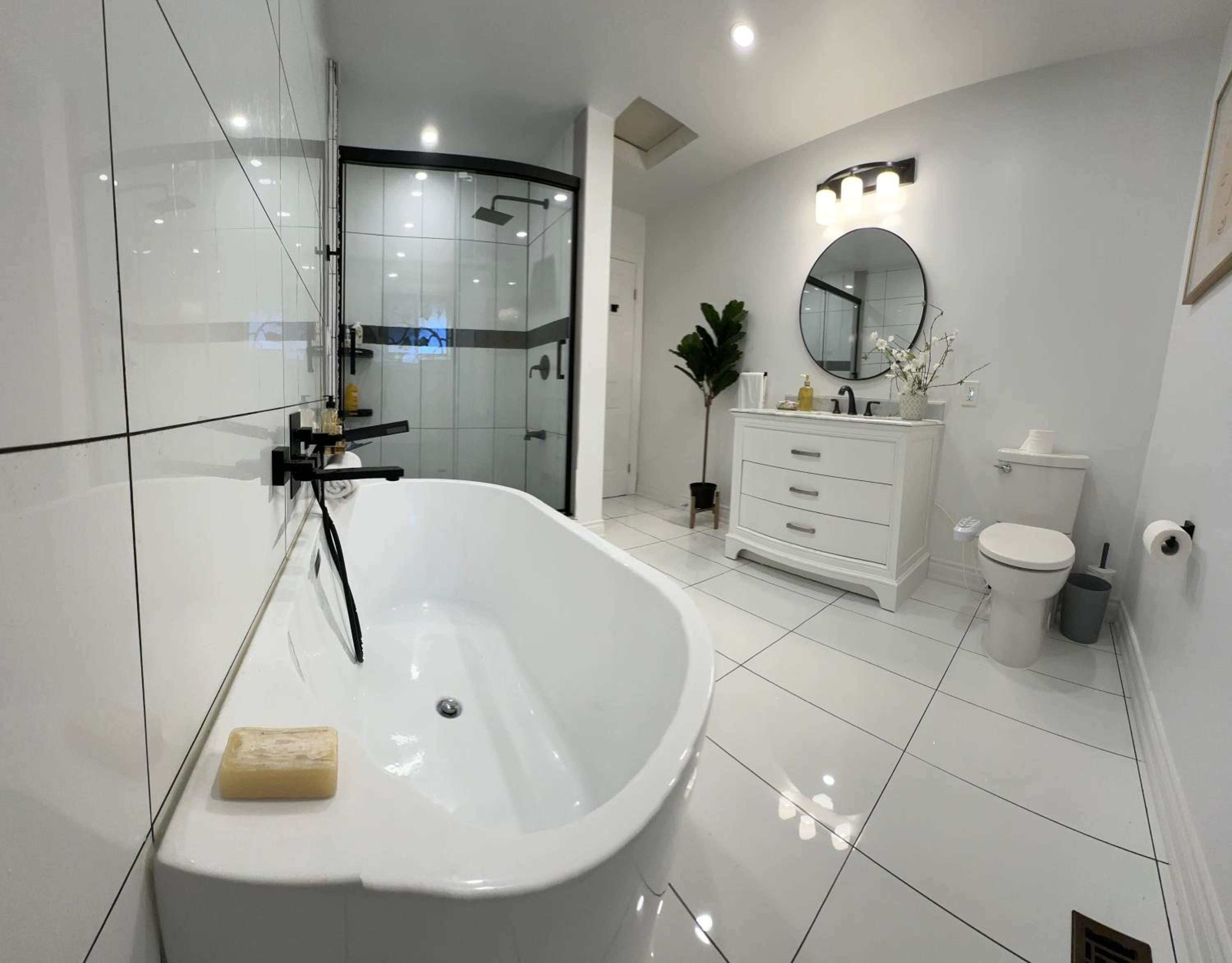 Belleville Vacations - Riverside Stylish 4Bedroom - Property Image 51