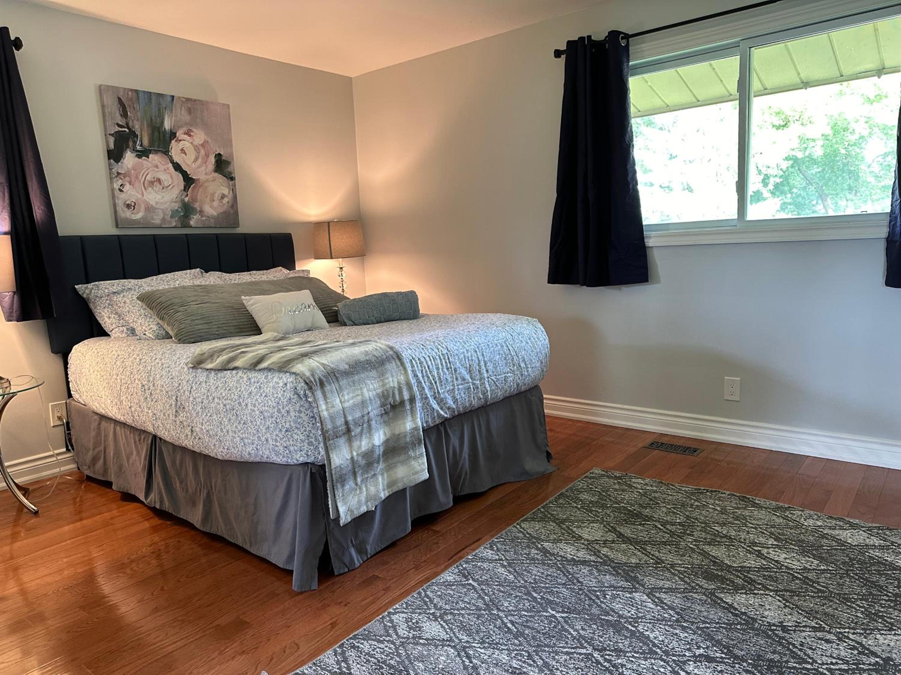 Belleville Vacations - Riverside Stylish 4Bedroom - Property Image 7