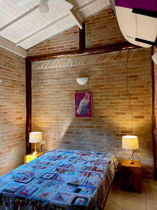 Casa charmosa em Juquehy cercada de verde, 2 quartos com churrasqueira