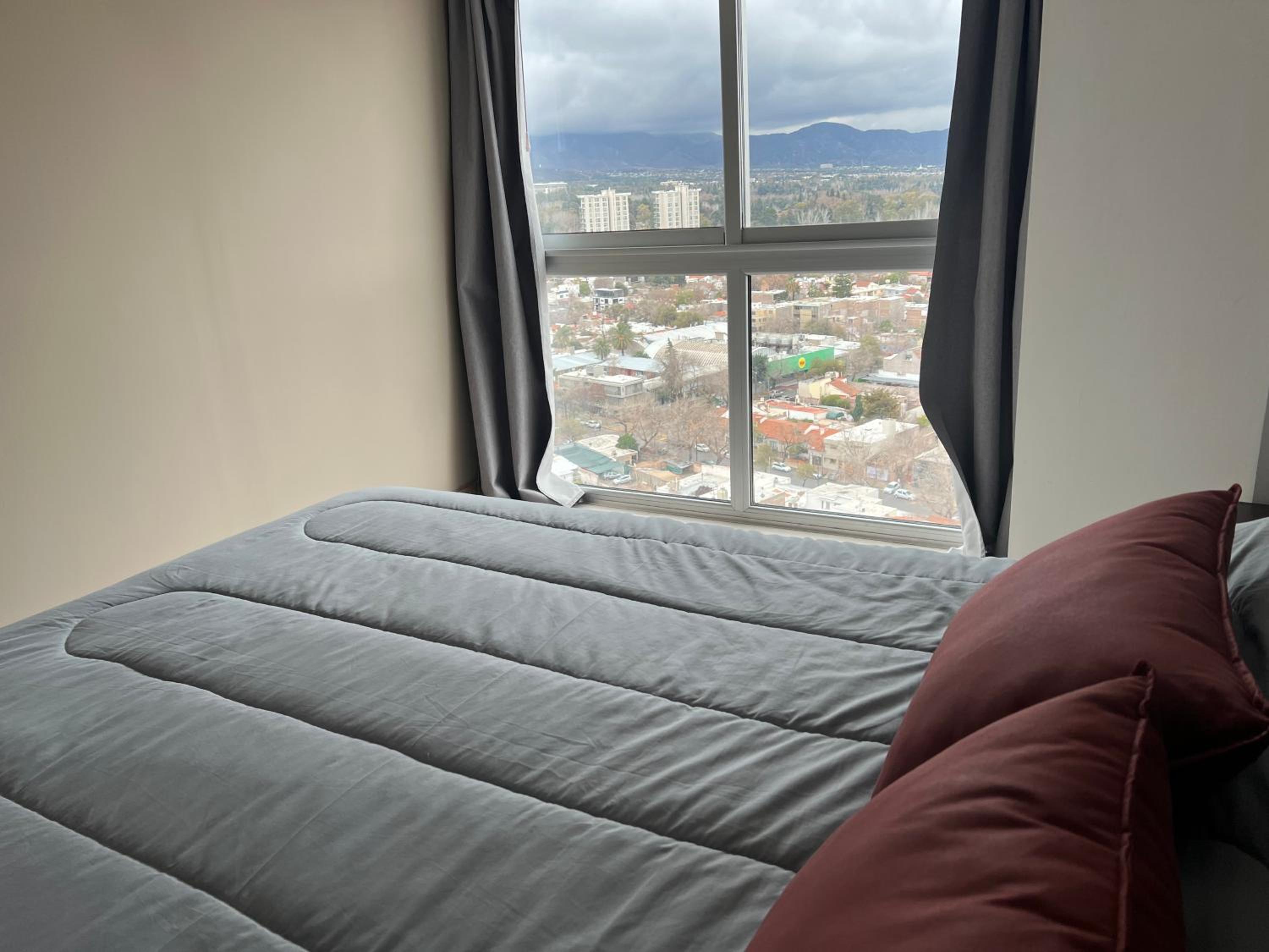 Moderno Departamento Piso 16 con pileta