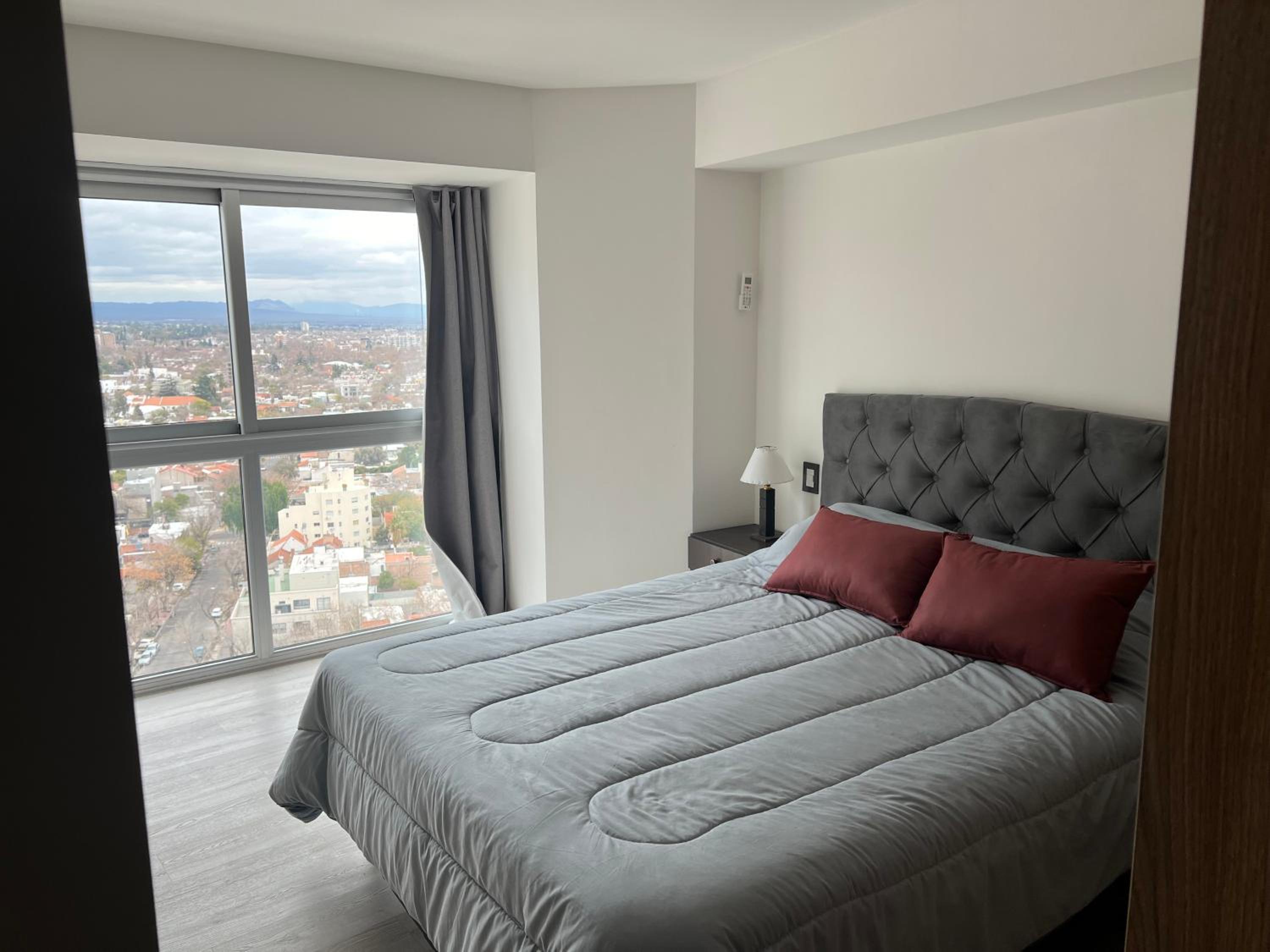 Moderno Departamento Piso 16 con pileta