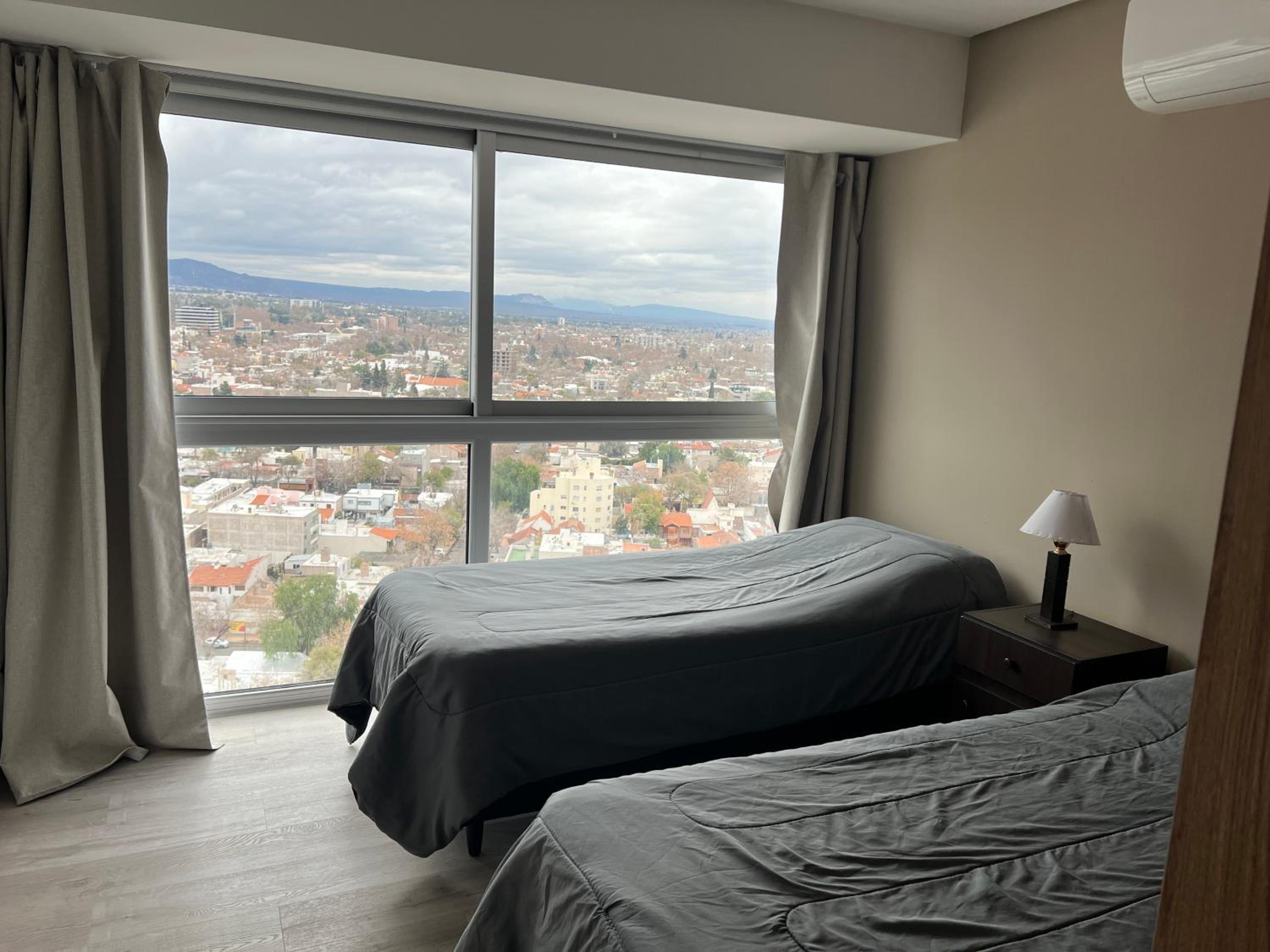 Moderno Departamento Piso 16 con pileta