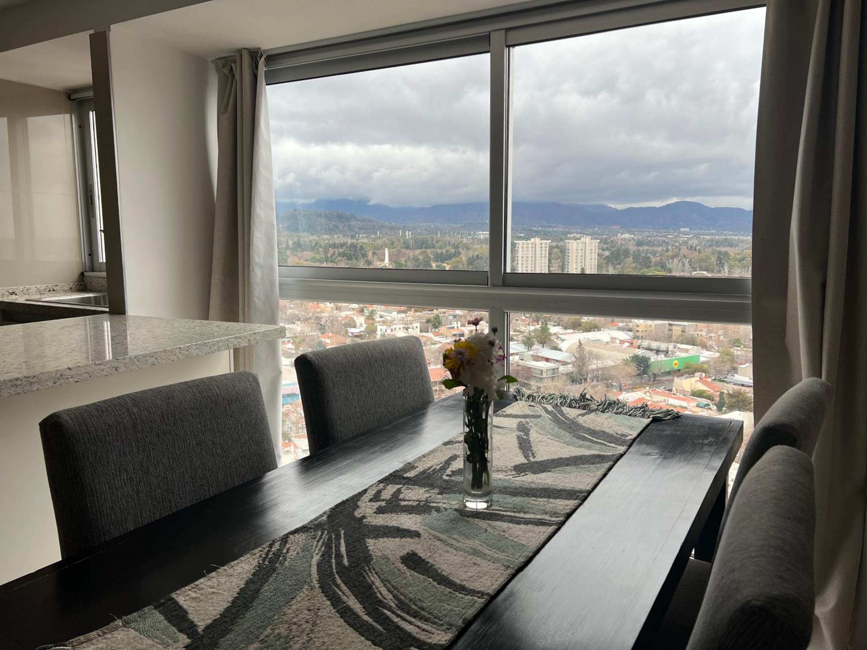 Moderno Departamento Piso 16 con pileta