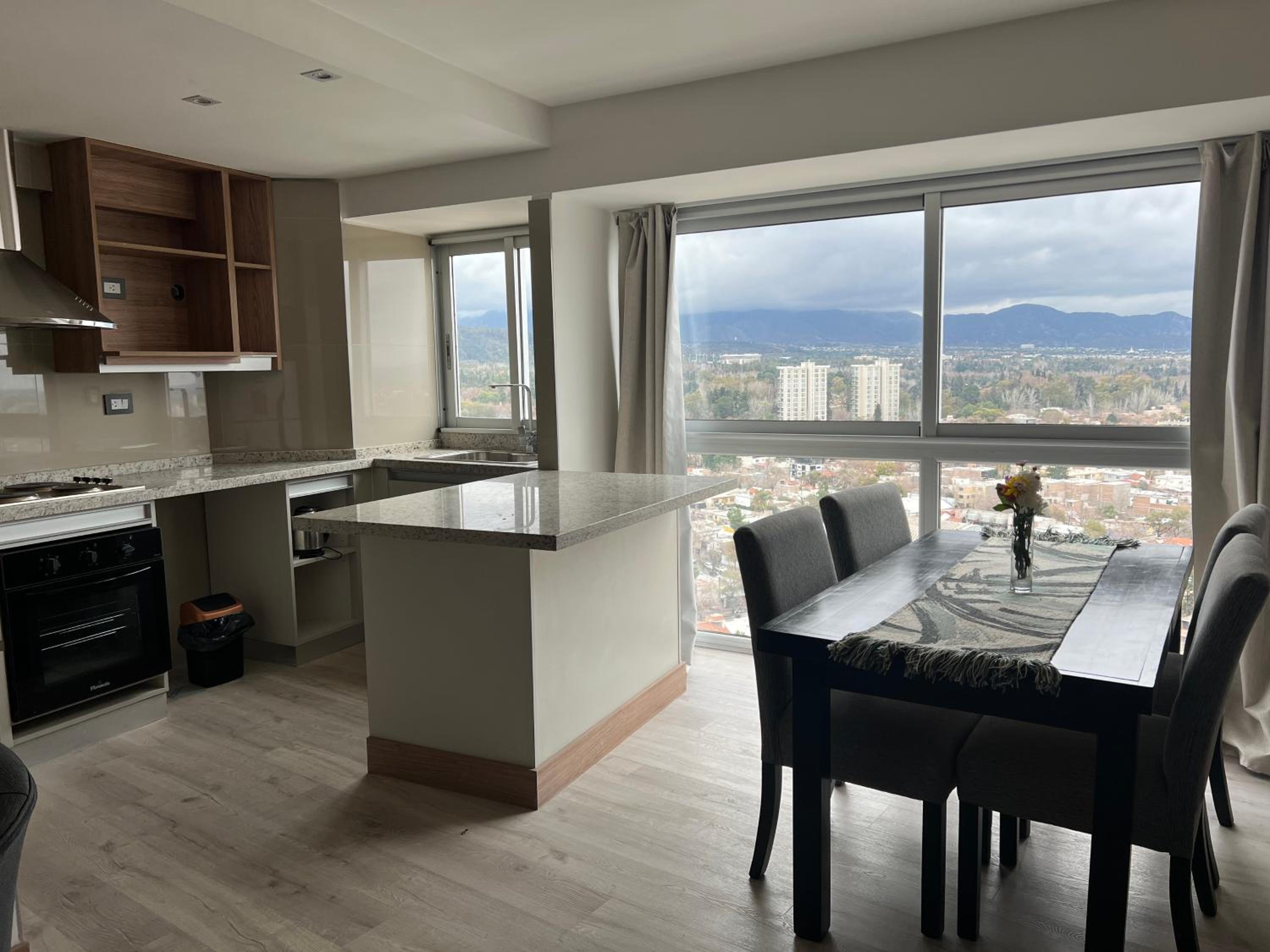 Moderno Departamento Piso 16 con pileta