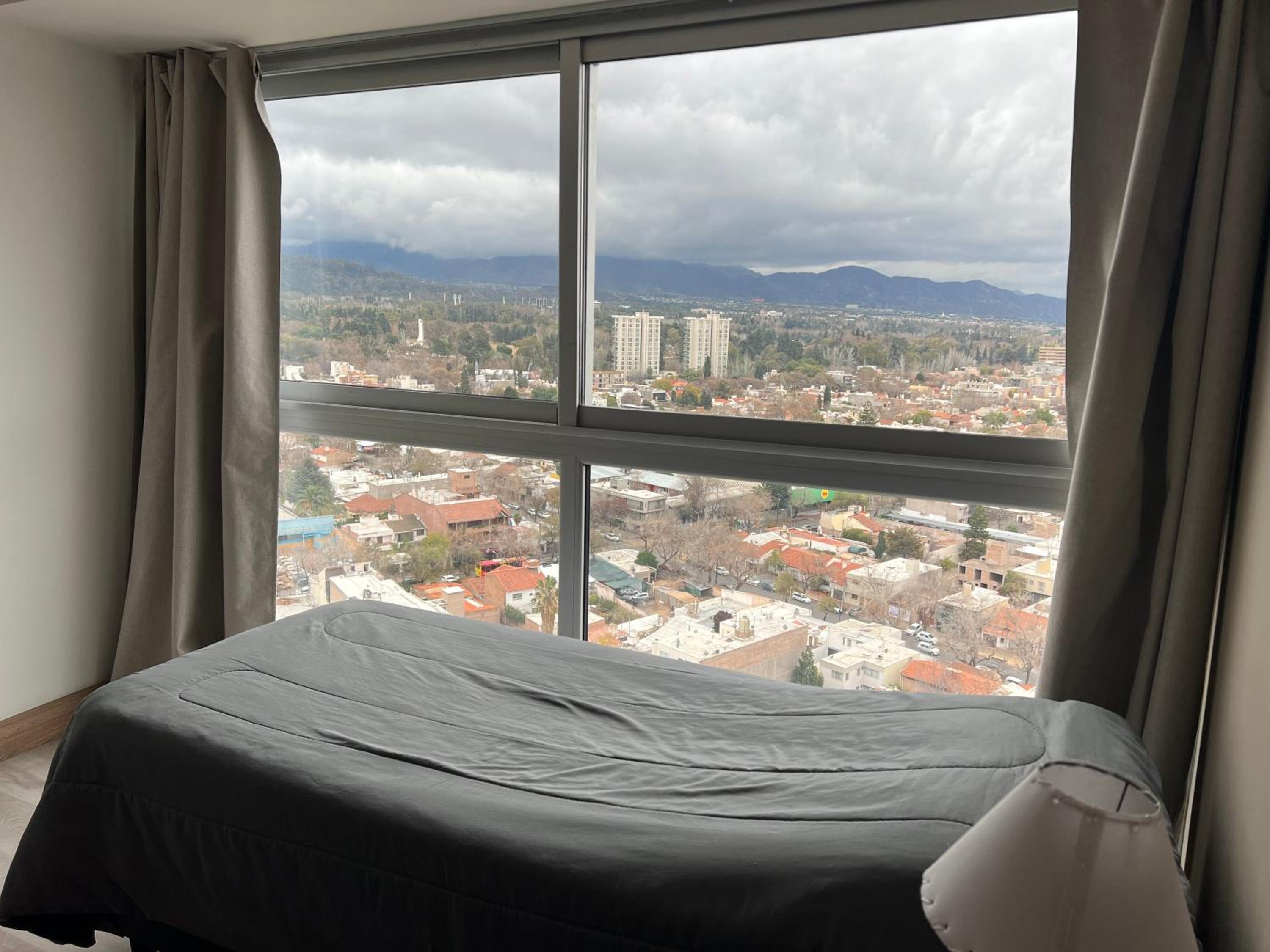 Moderno Departamento Piso 16 con pileta