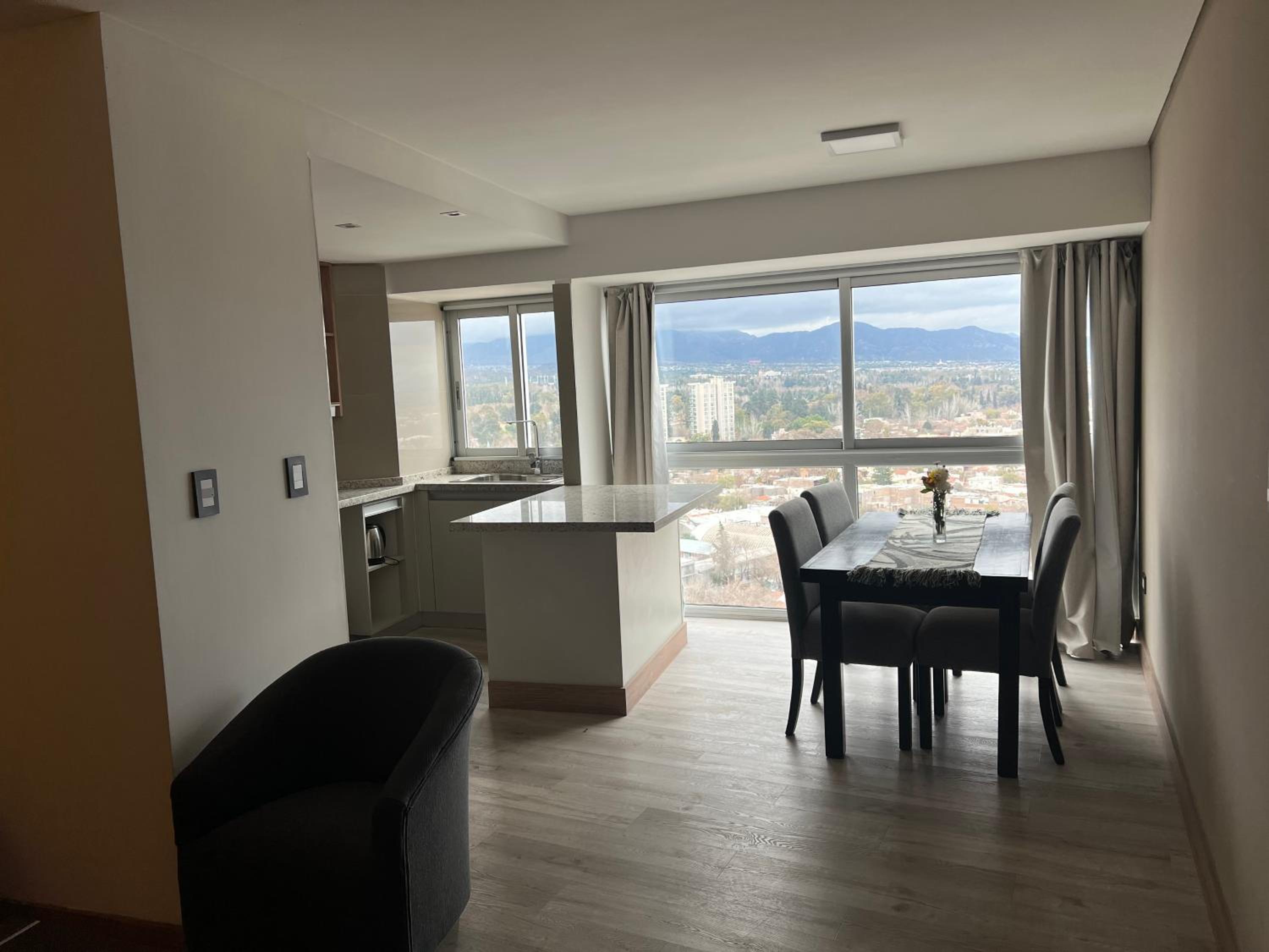 Moderno Departamento Piso 16 con pileta