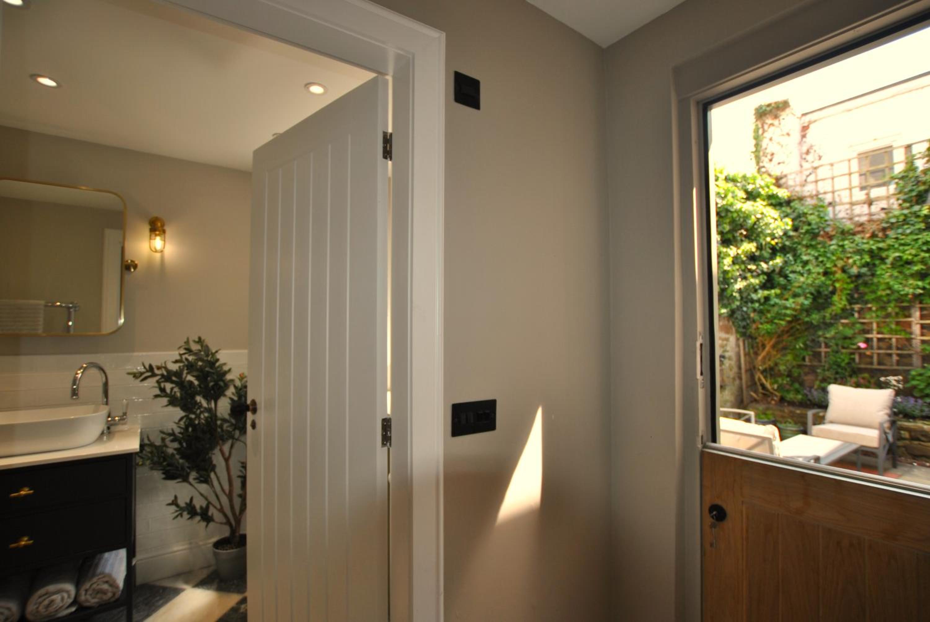Kittiwake Cottage- stunning coastal cottage view 4
