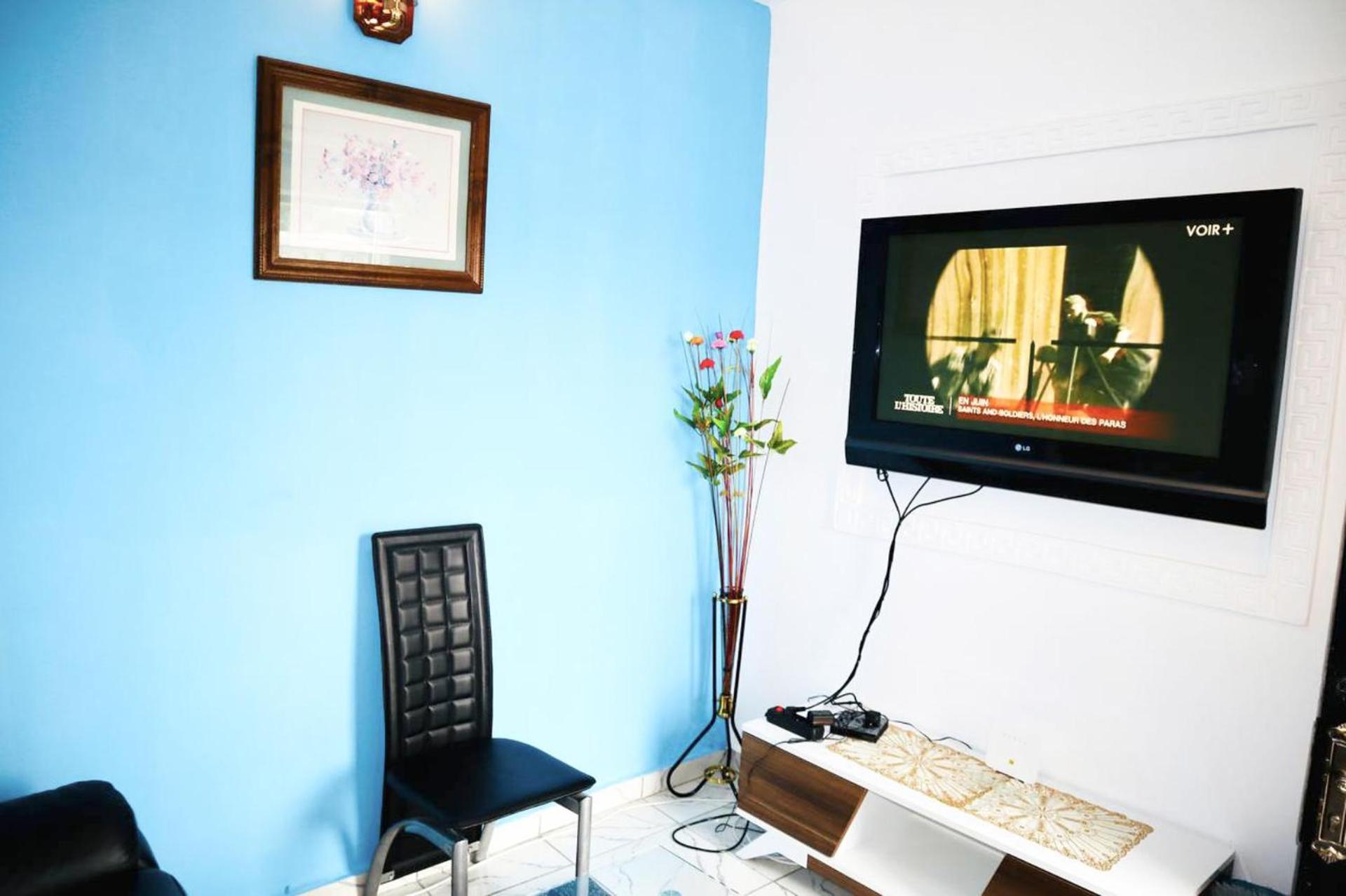 1 Bed Studio Sleeps 2 - Canal Views Balcony Wifi view 4