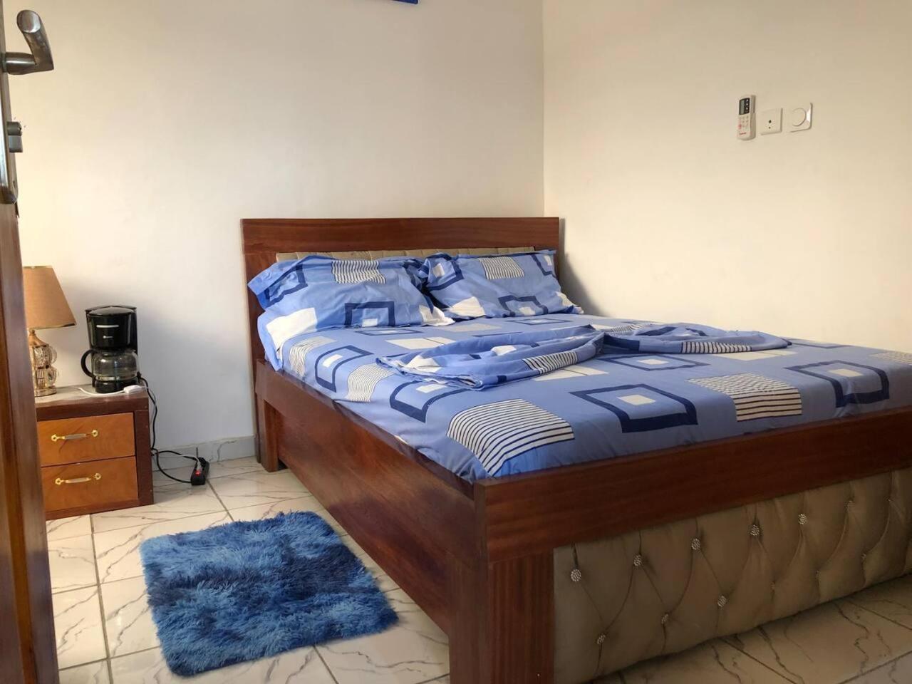 1 Bed Studio Sleeps 2 - Canal Views Balcony Wifi view 5