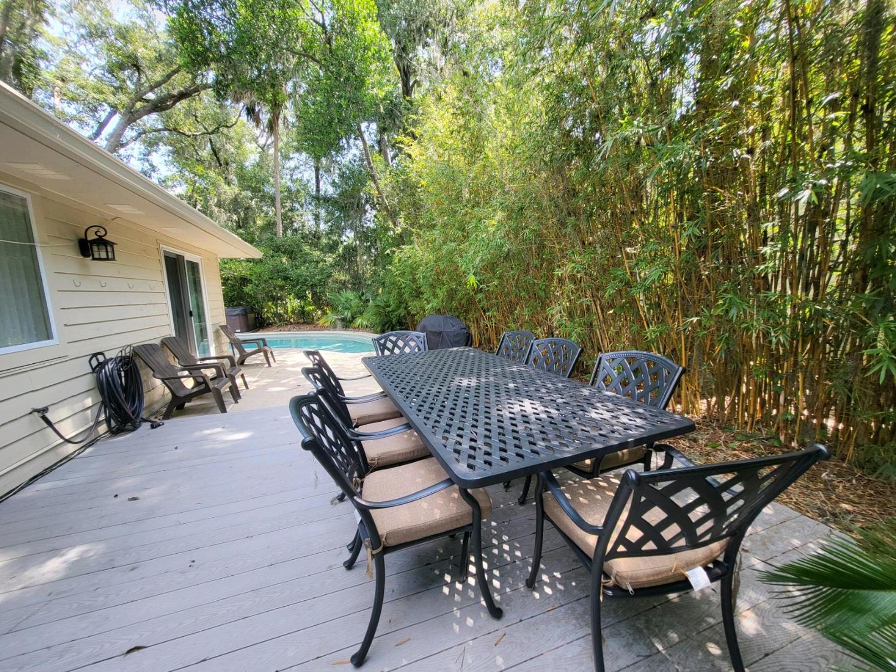 Luxury Updated 6 BR home Private Pool Near Ocean Bikes & Beach Gear Included