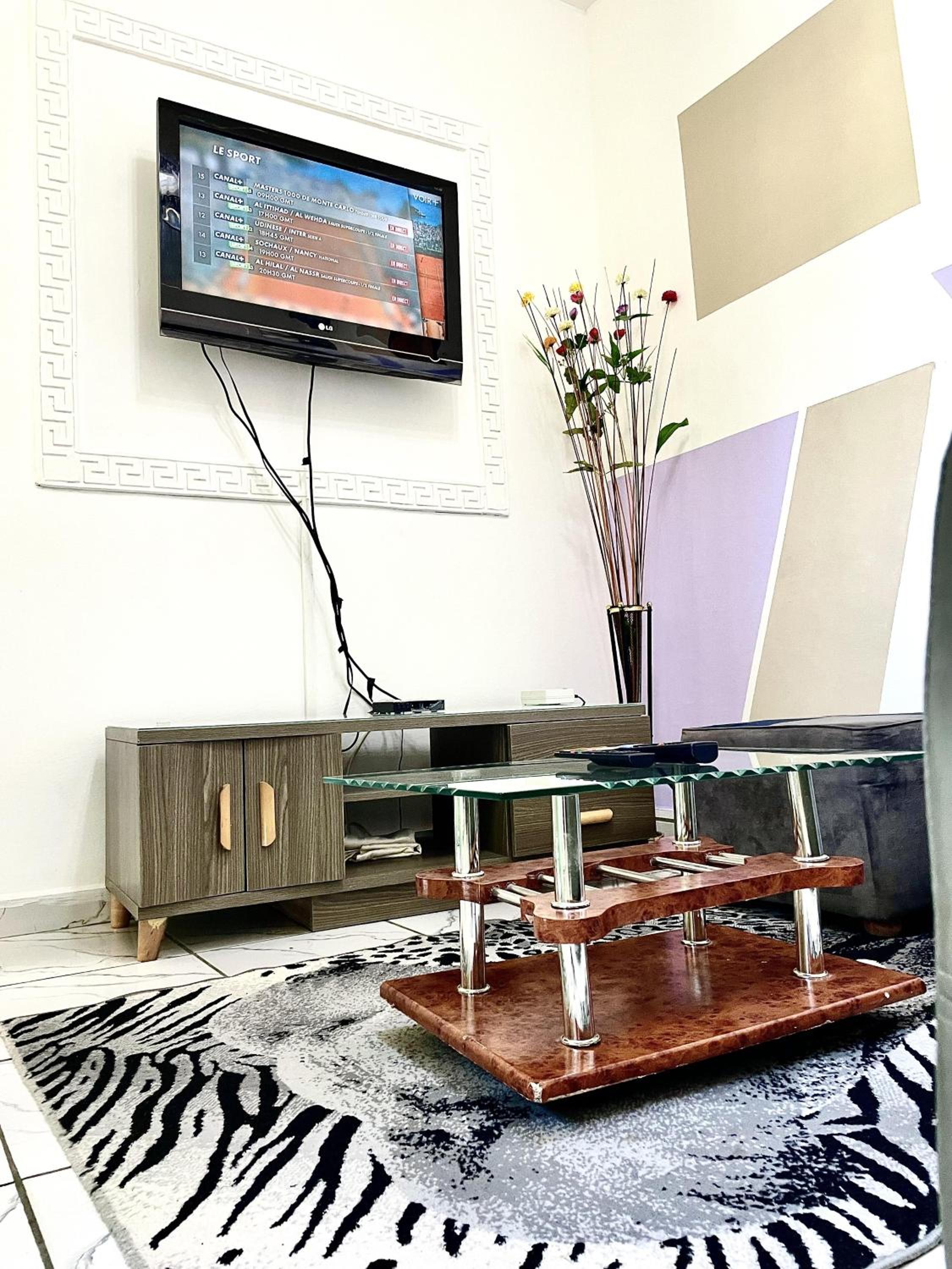 1 Bed Studio Sleeps 2 - Secure Parking Central