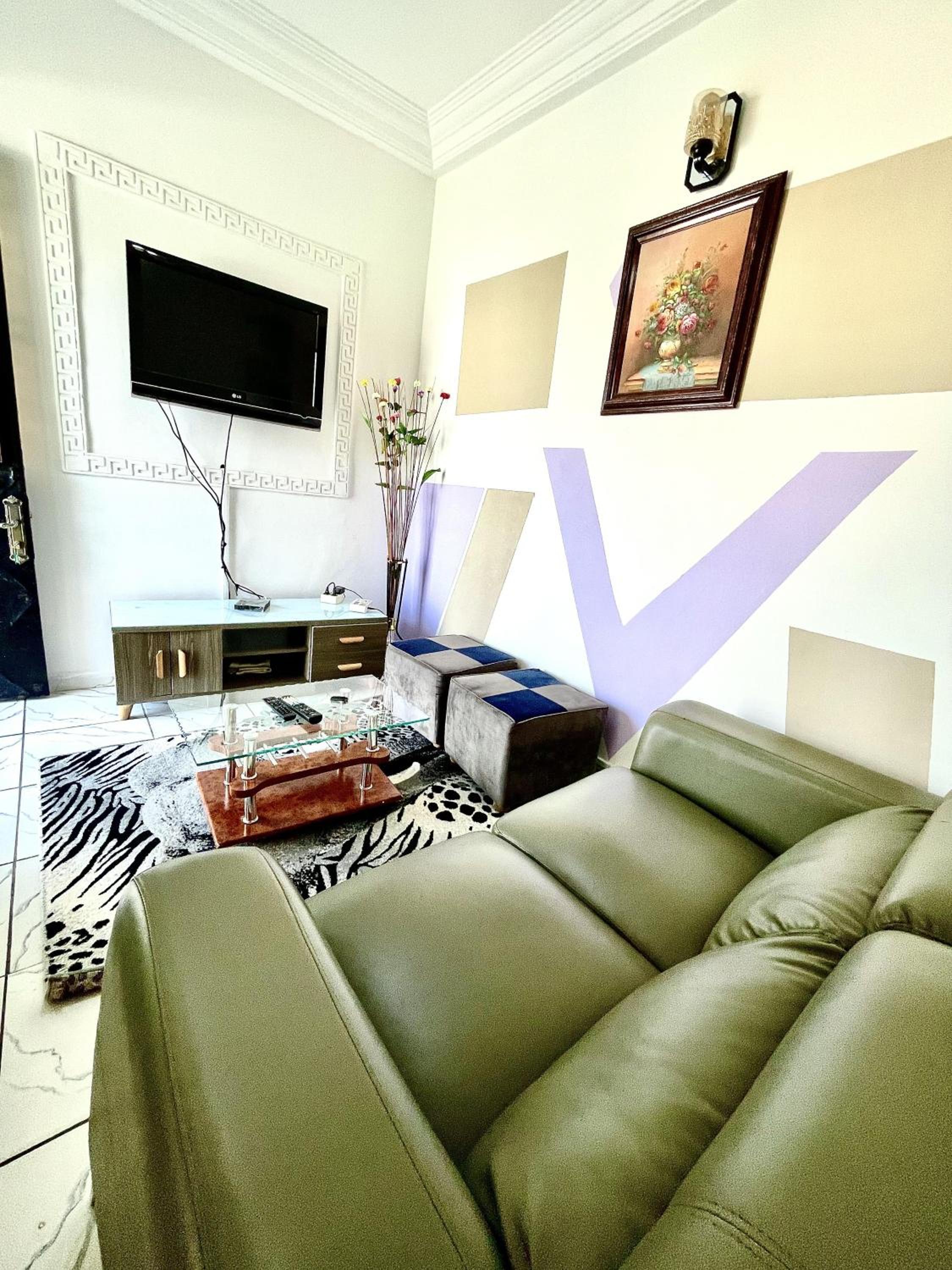 1 Bed Studio Sleeps 2 - Secure Parking Central