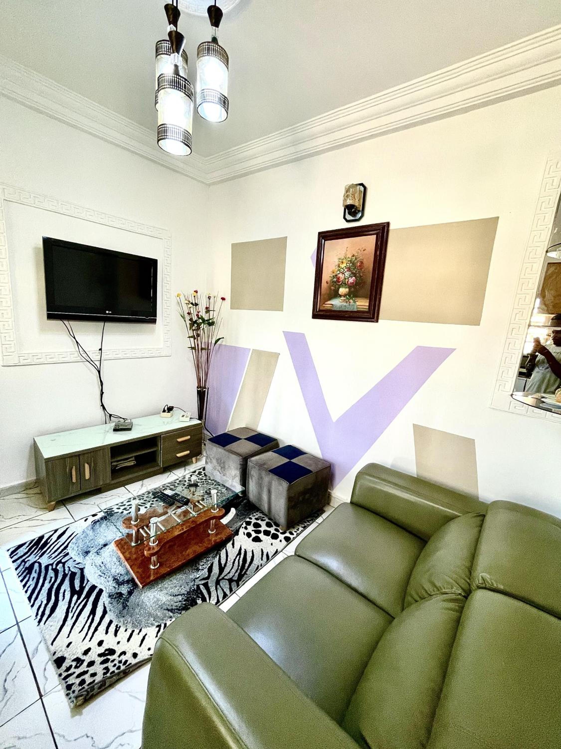 1 Bed Studio Sleeps 2 - Secure Parking Central
